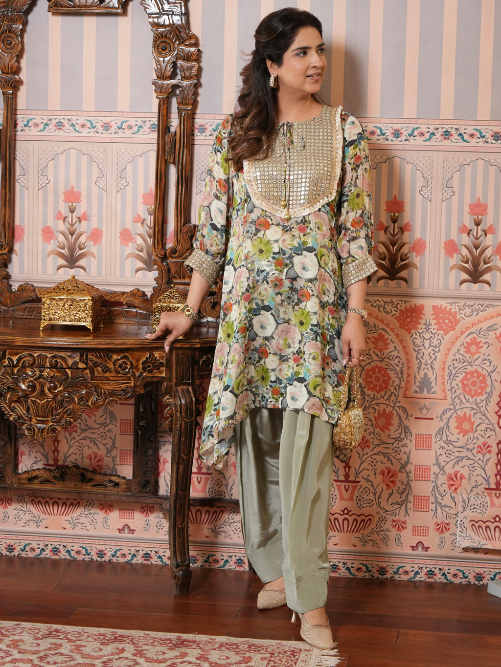 PRINTED MIRROR NECKLINE SET