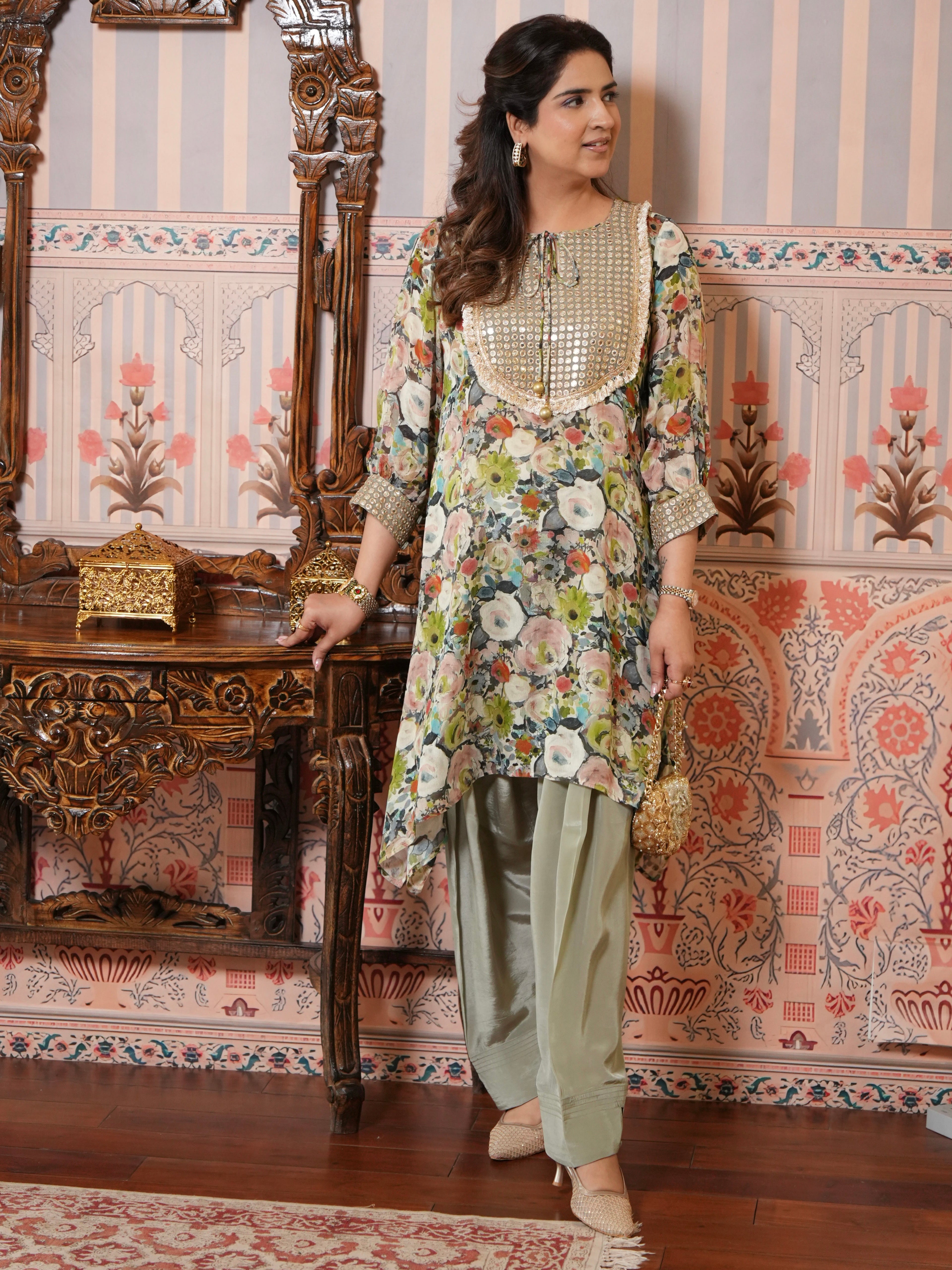 PRINTED MIRROR NECKLINE SET
