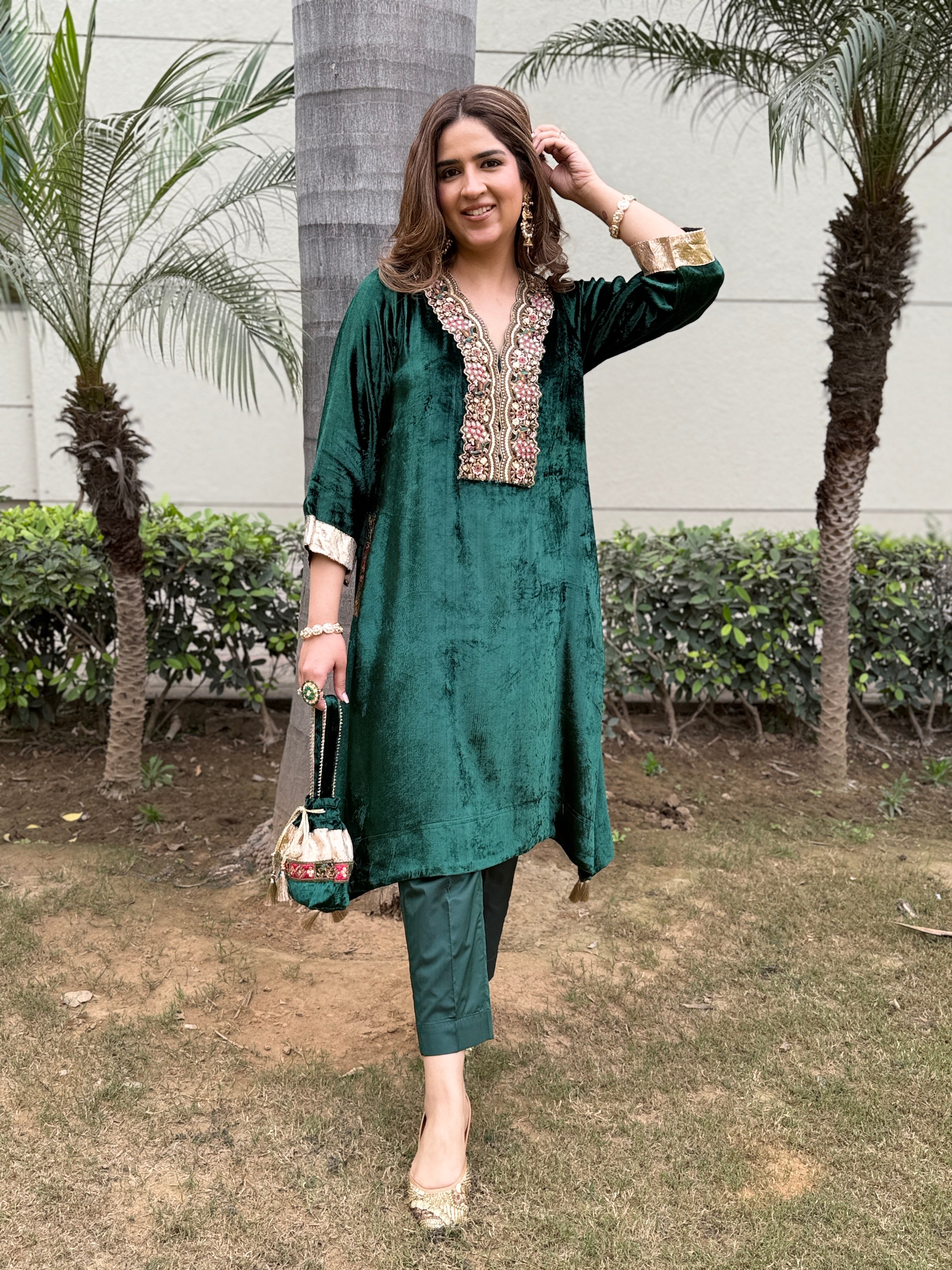 EMERALD GREEN VELVET POTLI SET