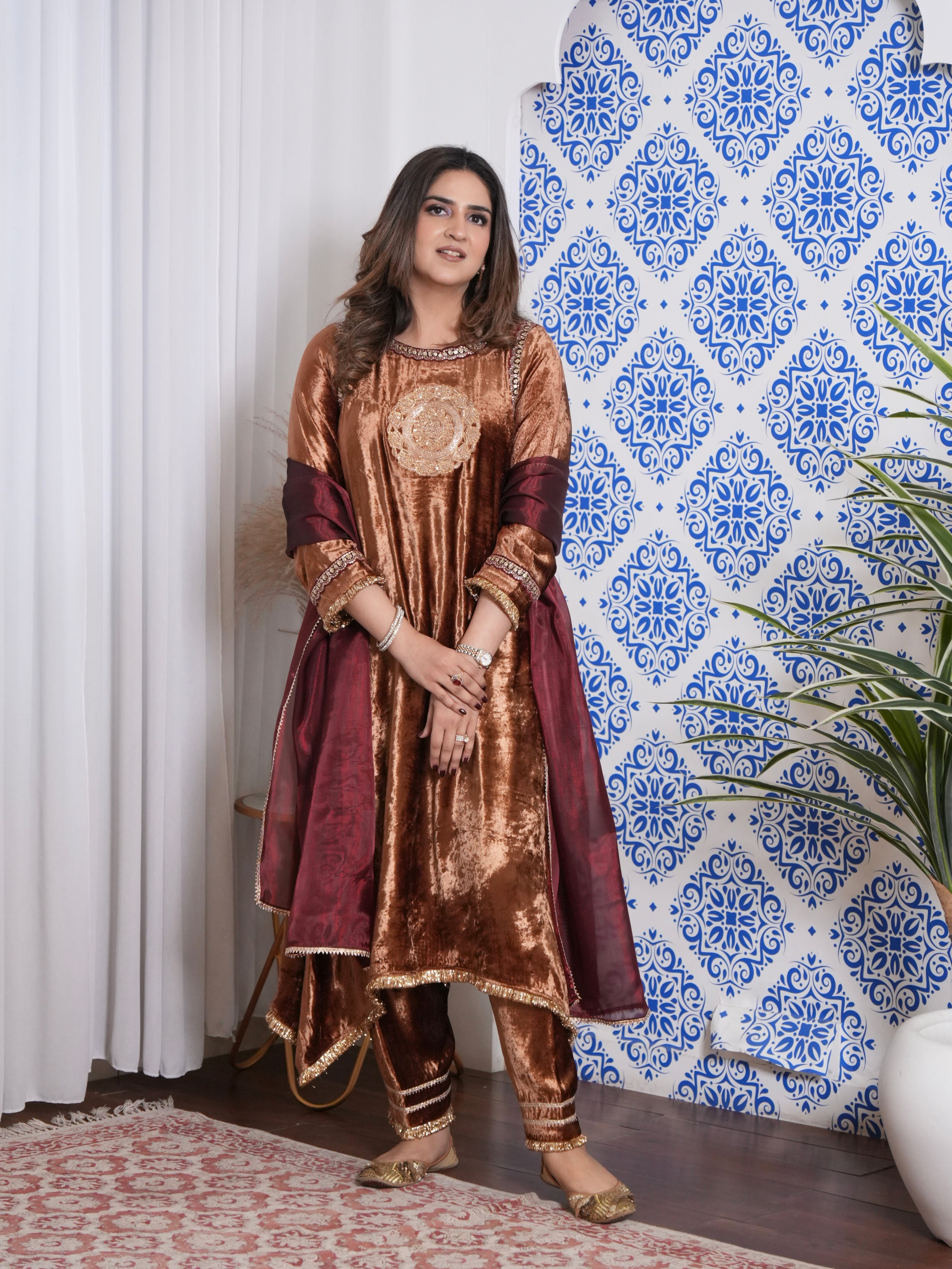 BROWN GOLD VELVET WINE DUPPATA