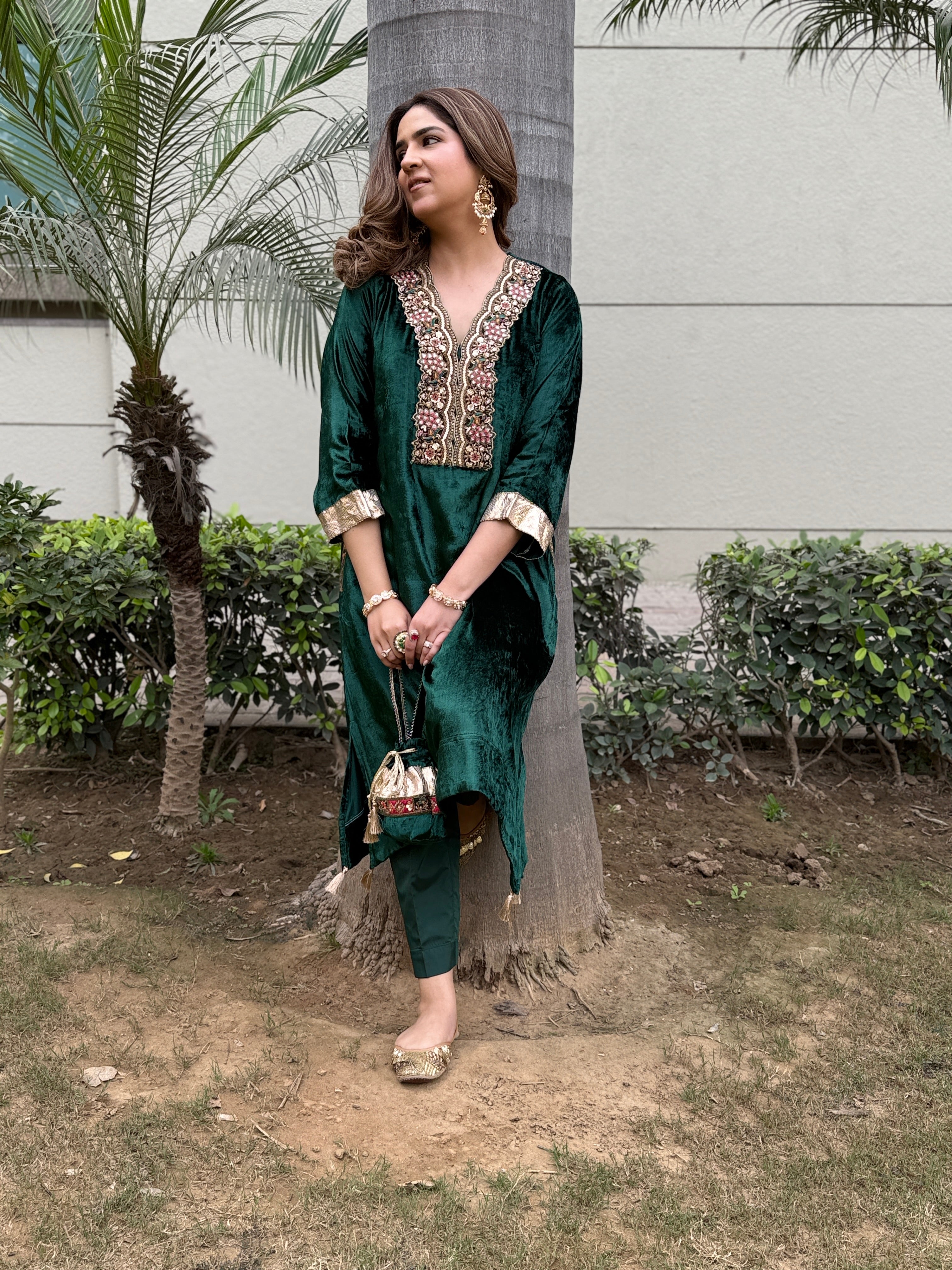 EMERALD GREEN VELVET POTLI SET