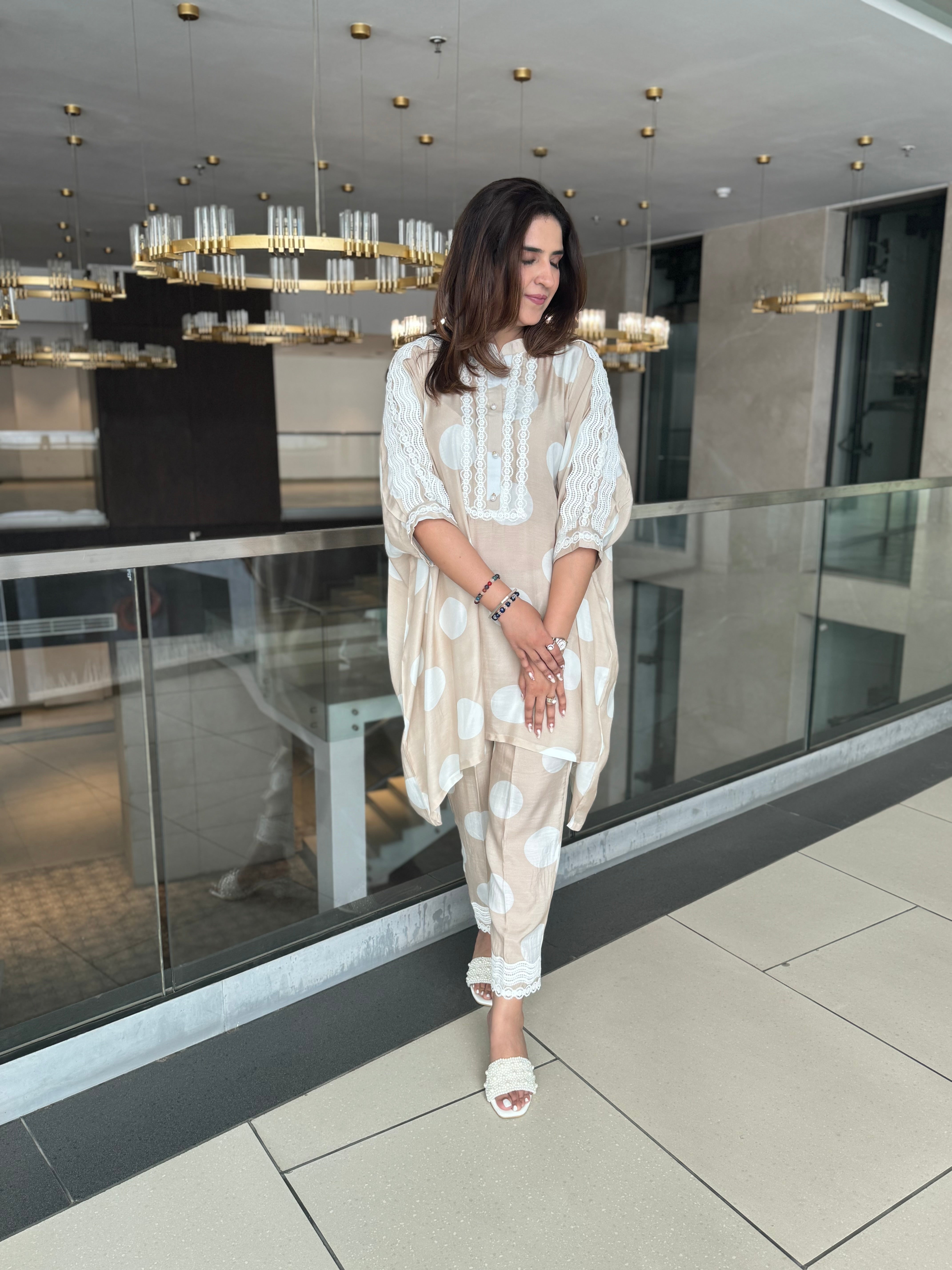 BEIGE AND WHITE POLKADOT