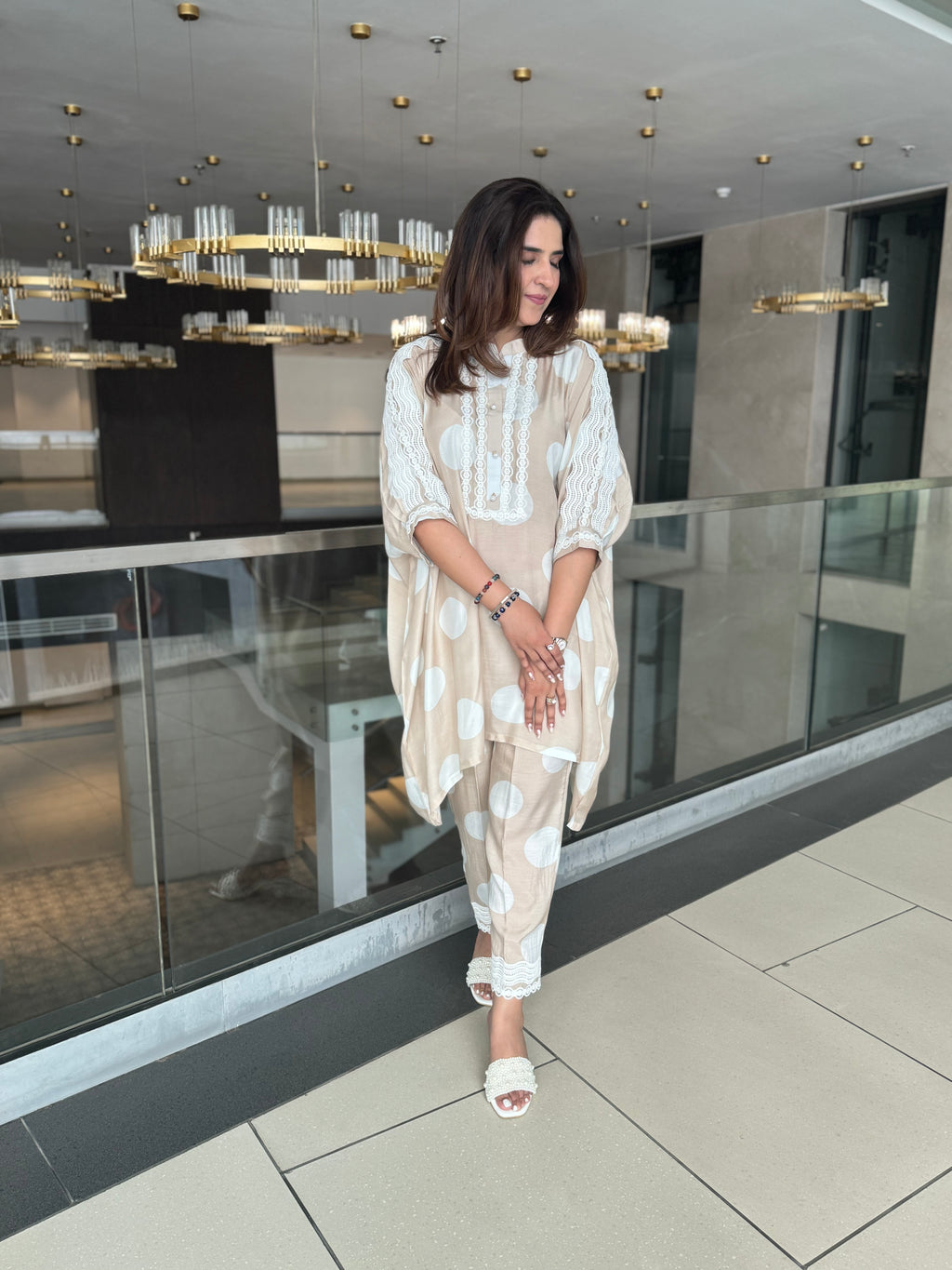 BEIGE AND WHITE POLKADOT