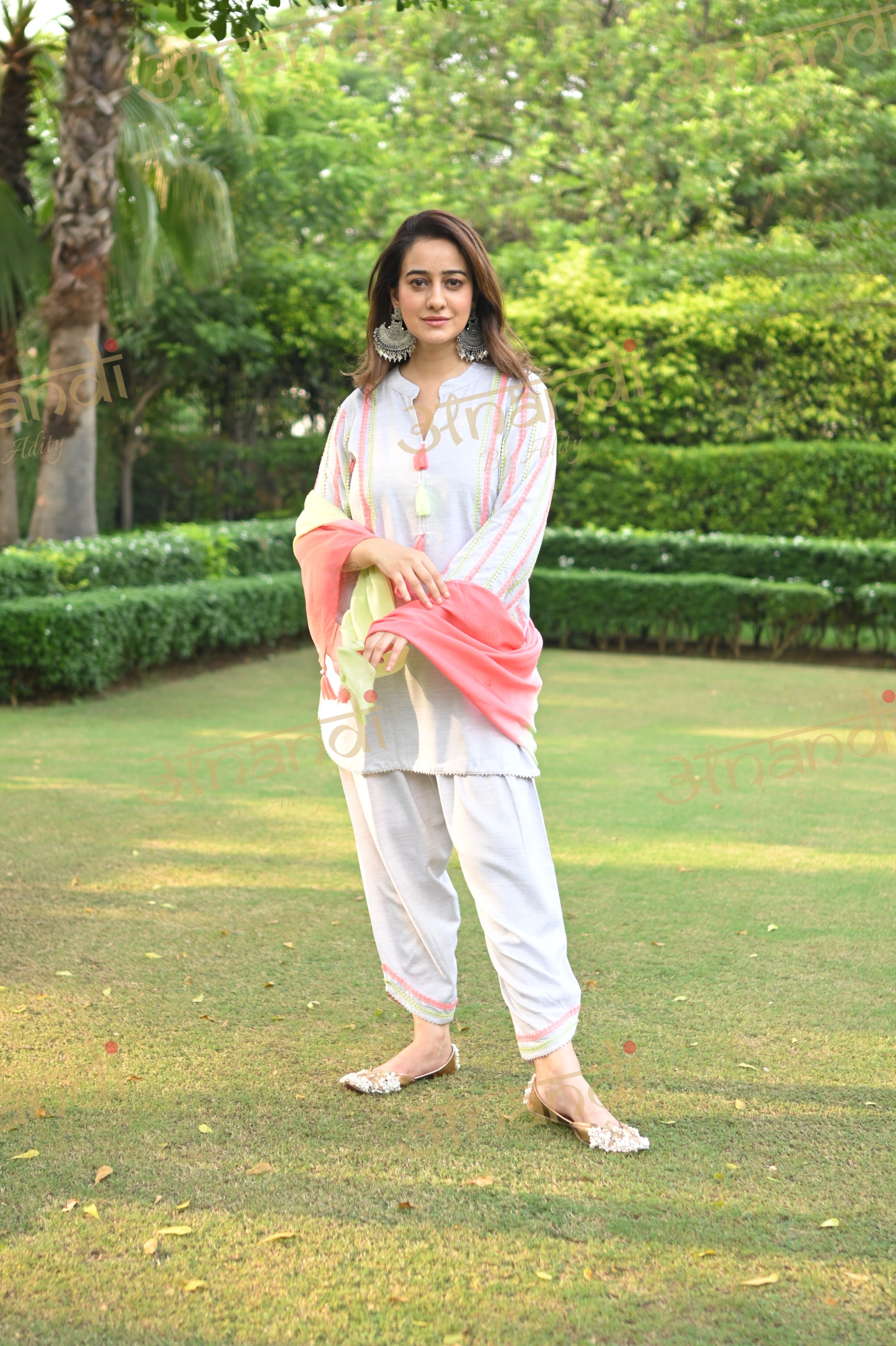 LIGHT GREY SET WITH LACES AND SCARF