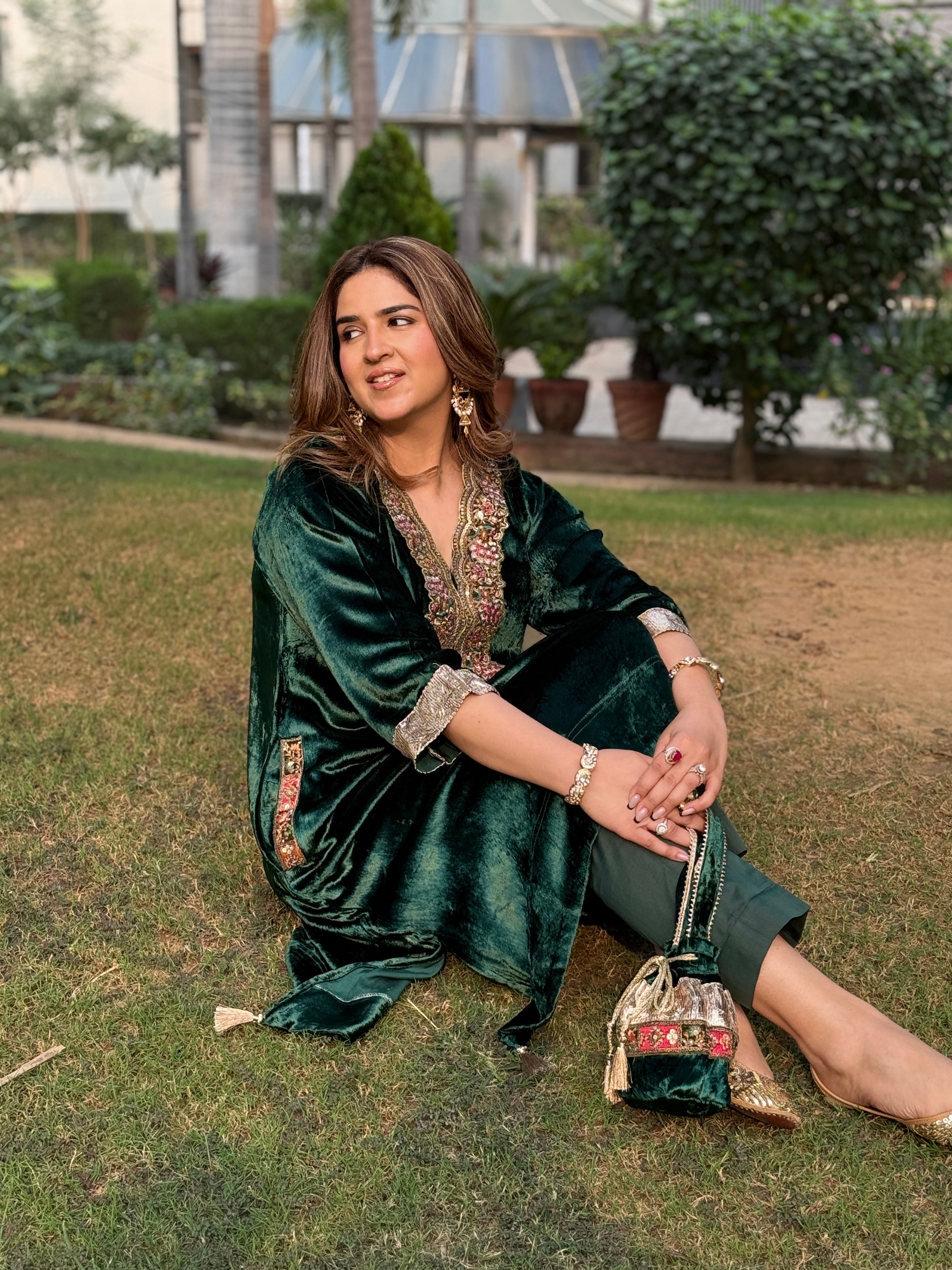 EMERALD GREEN VELVET POTLI SET