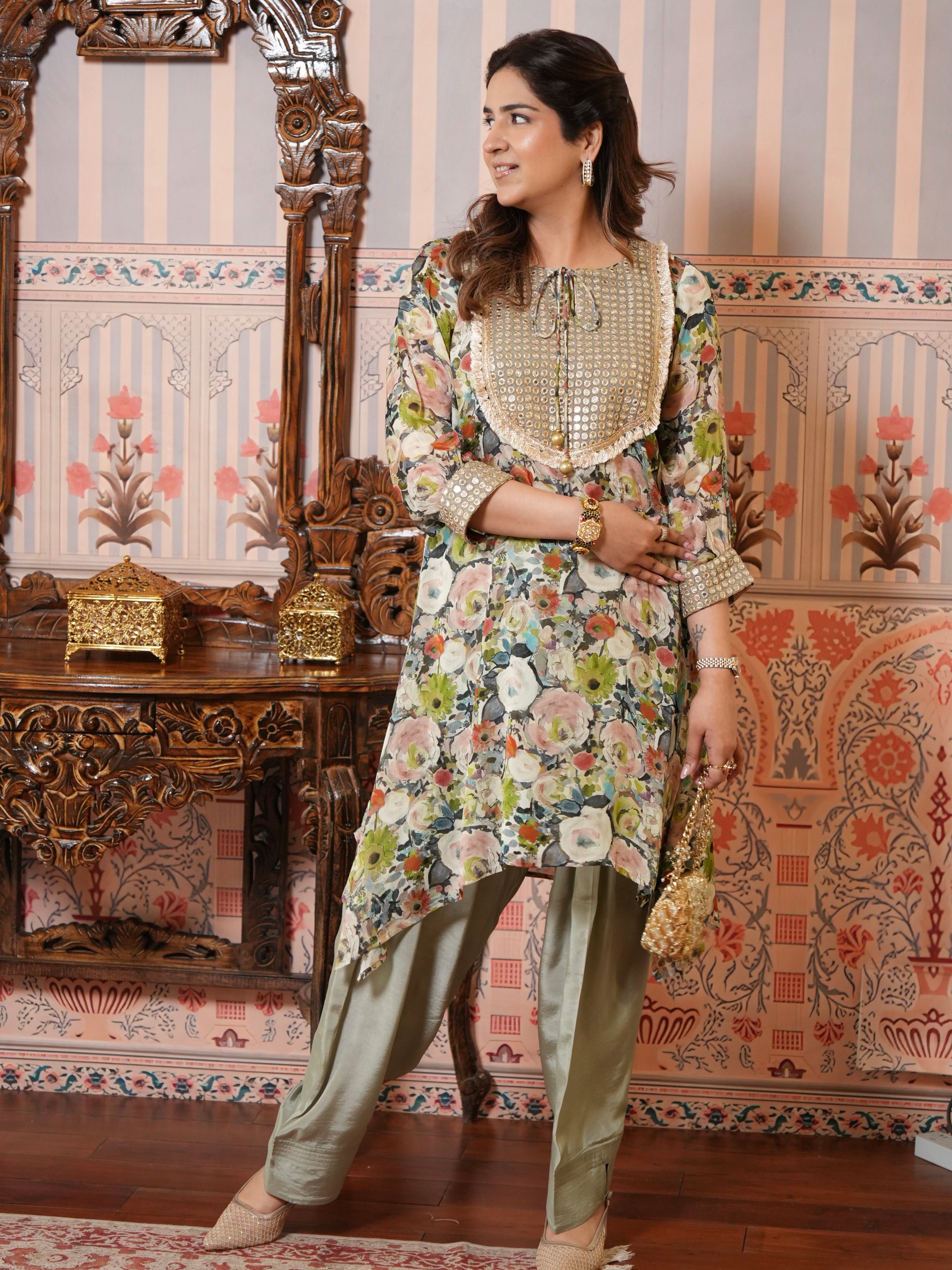 PRINTED MIRROR NECKLINE SET