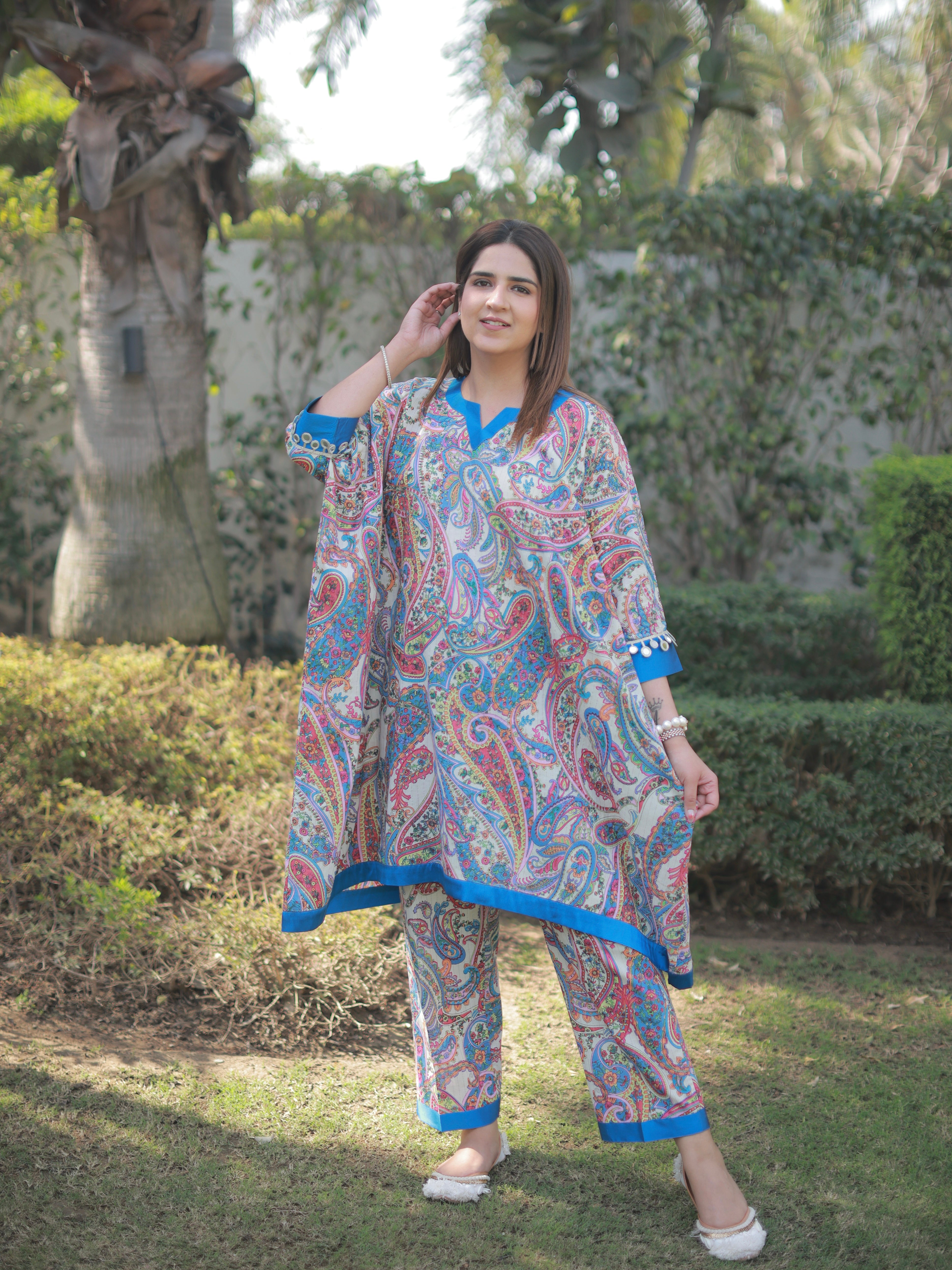 BLUE PAISLEY PRINT CHOGASET