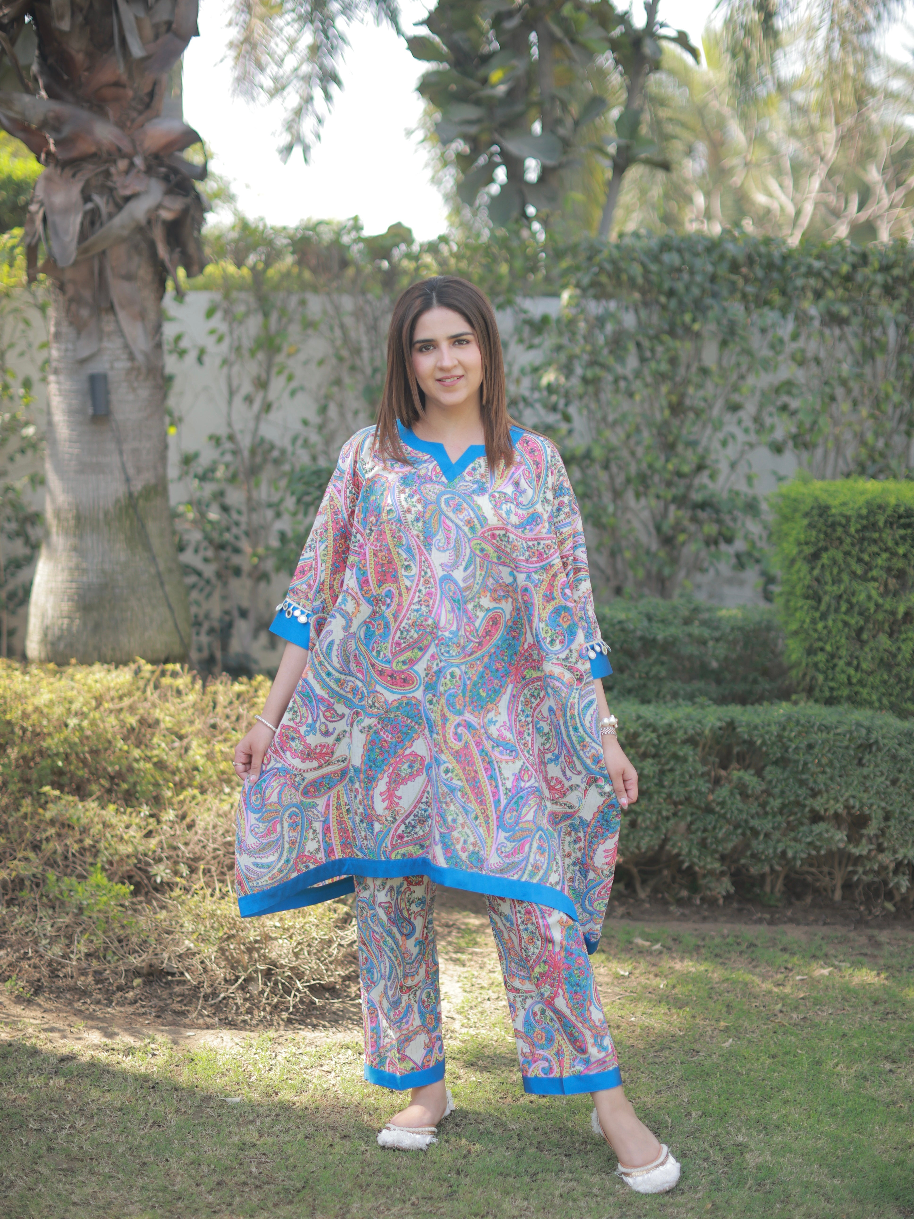 BLUE PAISLEY PRINT CHOGASET