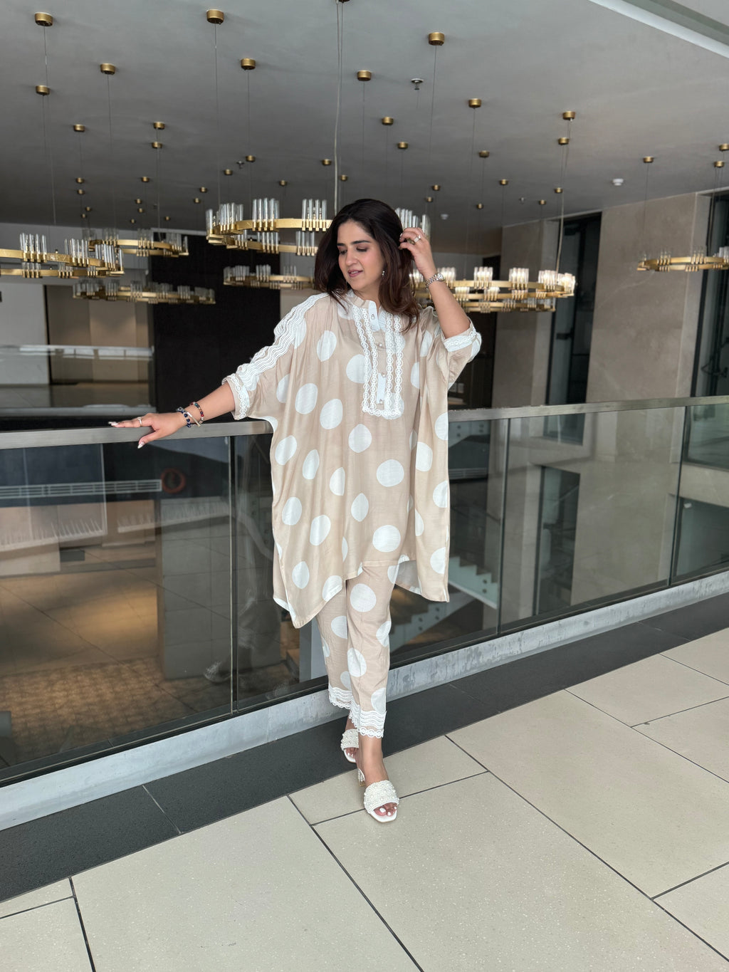 BEIGE AND WHITE POLKADOT