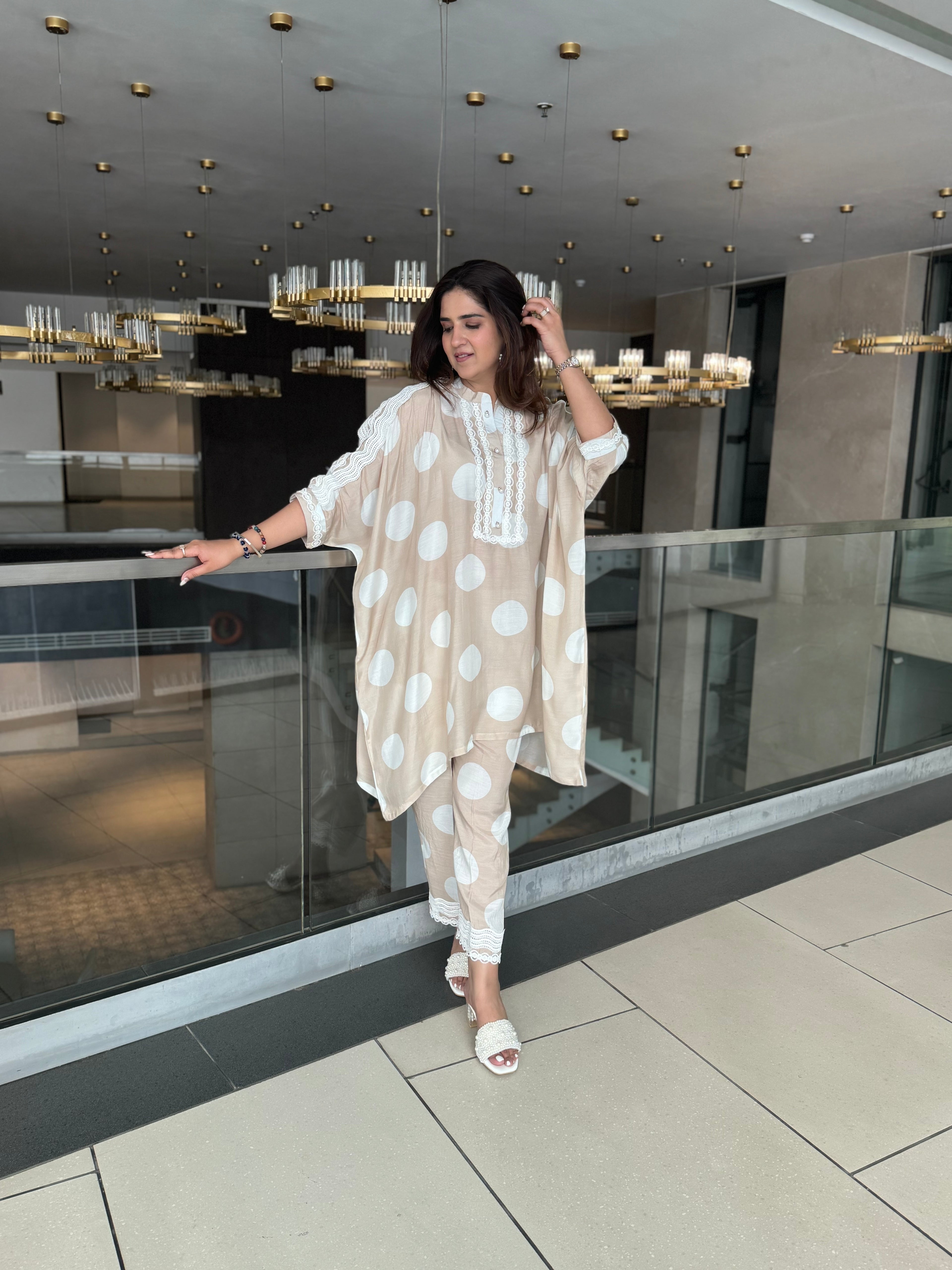 BEIGE AND WHITE POLKADOT