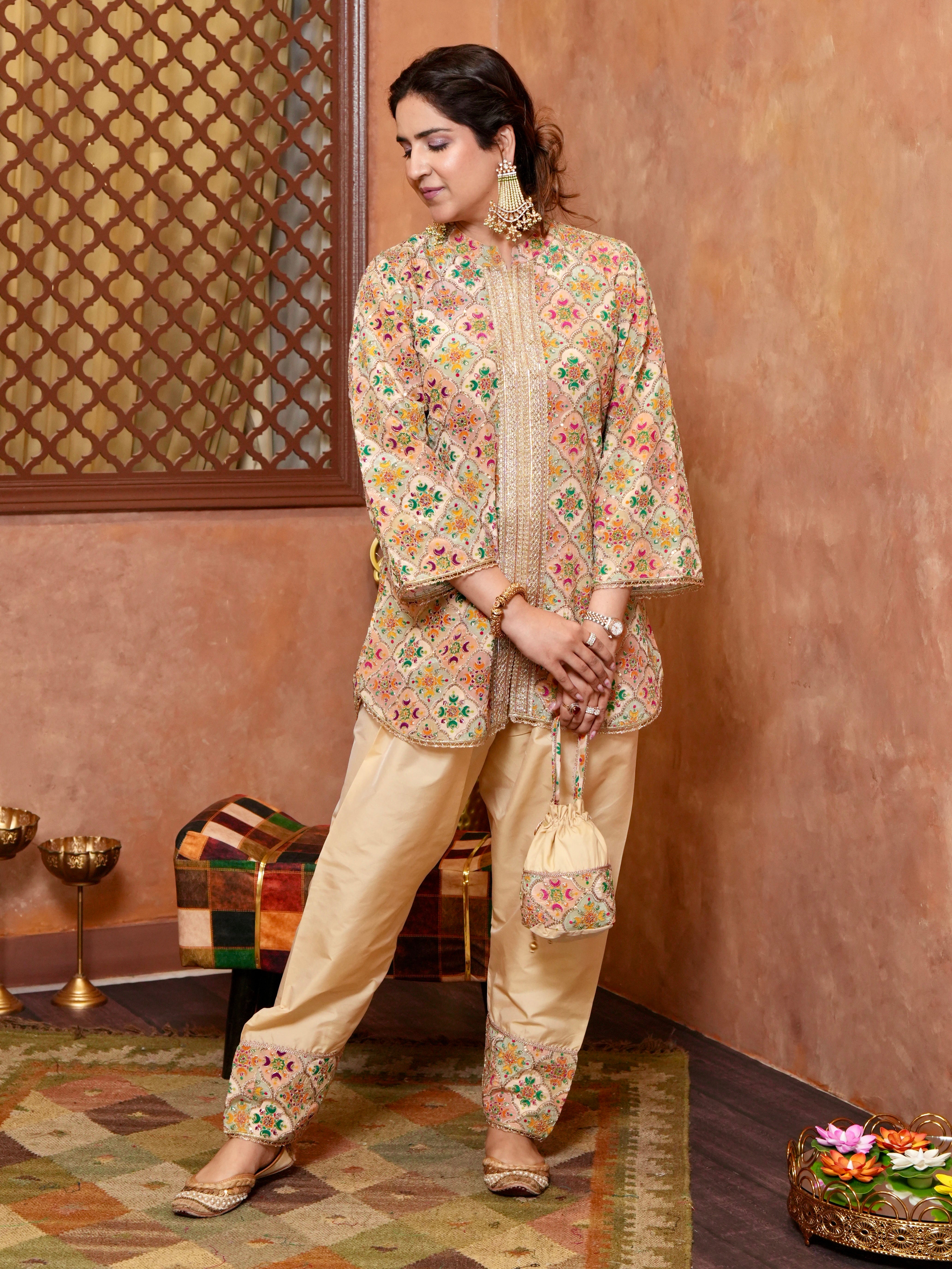 GOLDEN EMBROIDERED SET