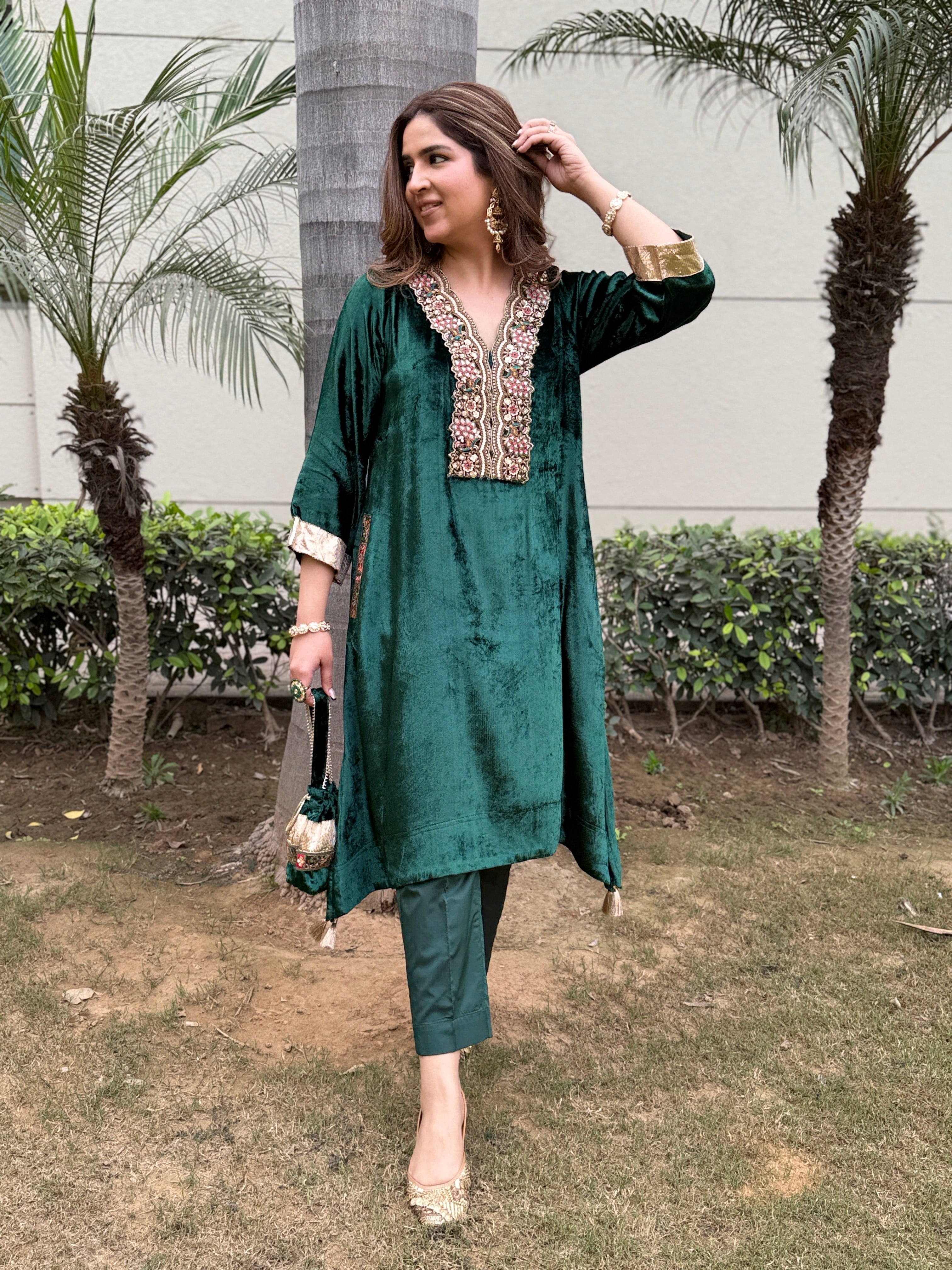 EMERALD GREEN VELVET POTLI SET