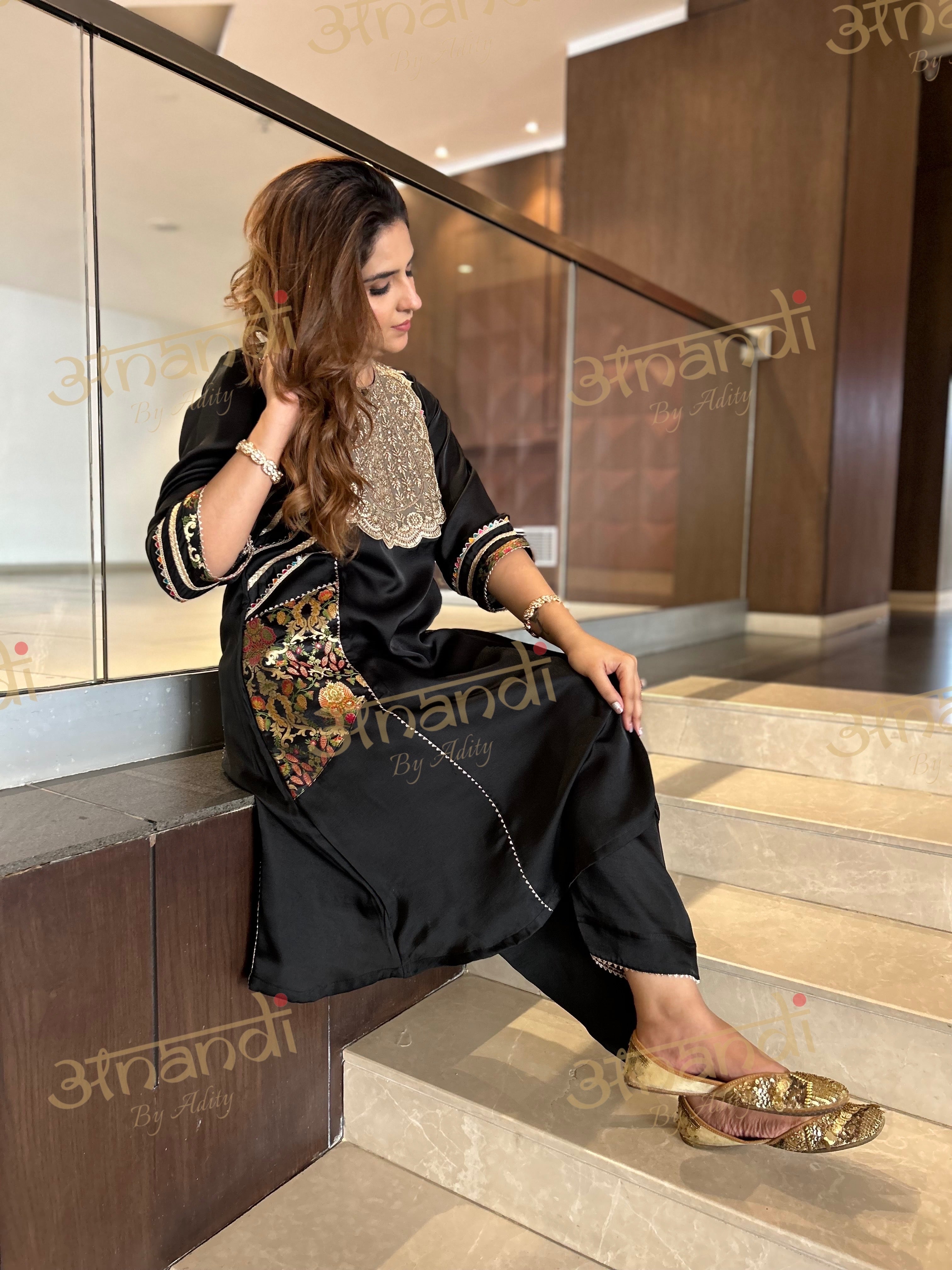 BLACK BROCADE POCKET SET