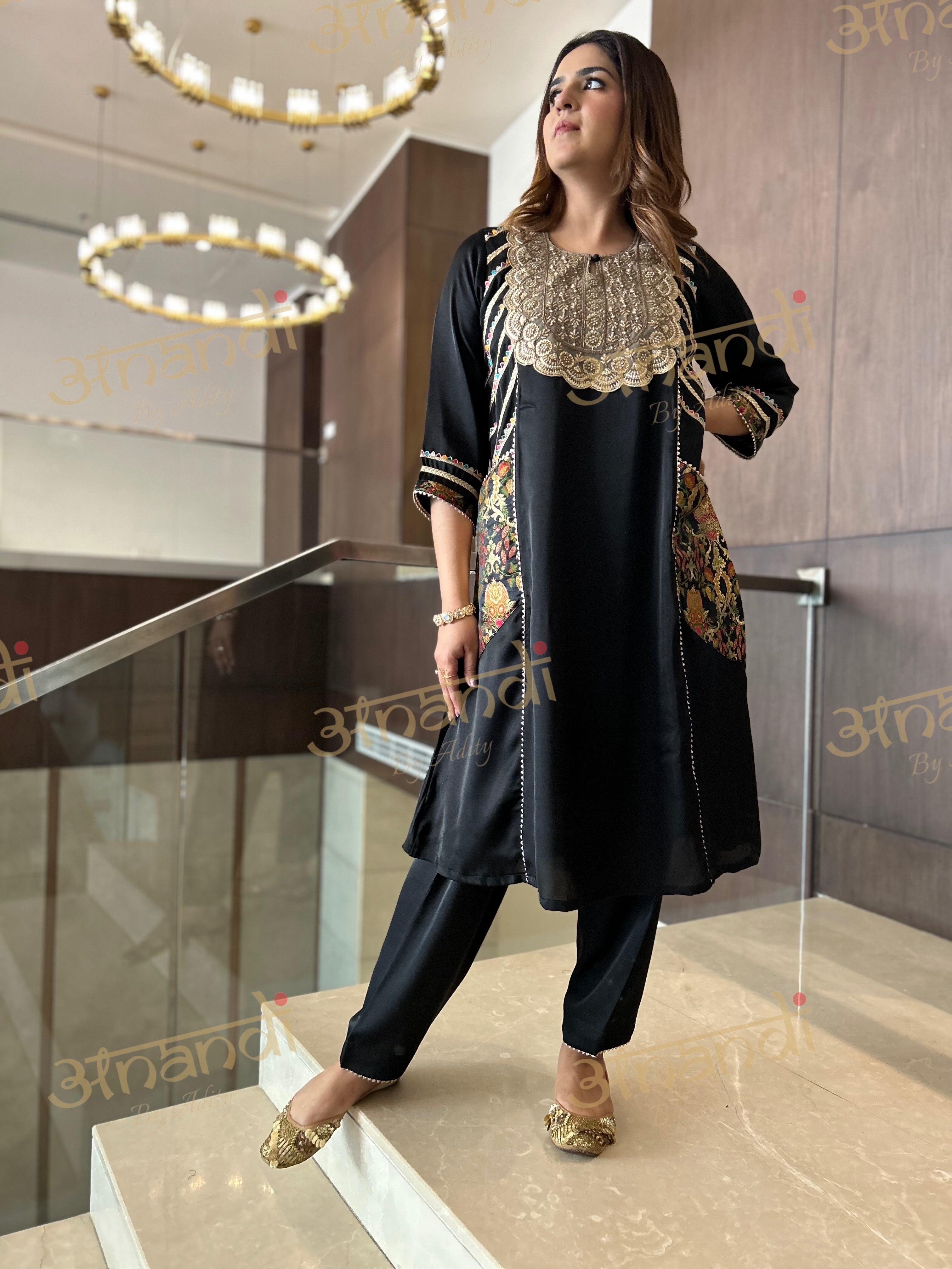 BLACK BROCADE POCKET SET