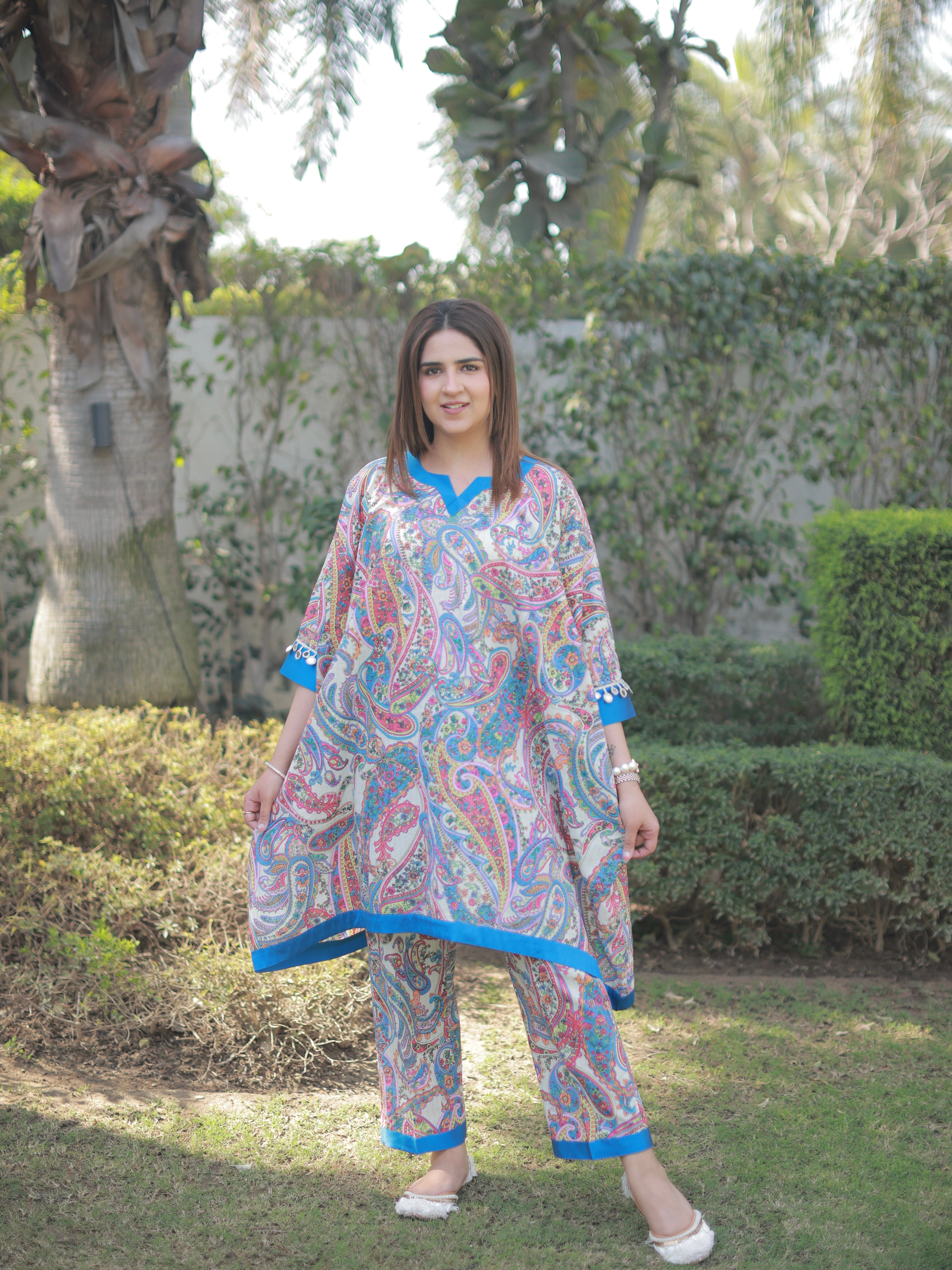 BLUE PAISLEY PRINT CHOGASET