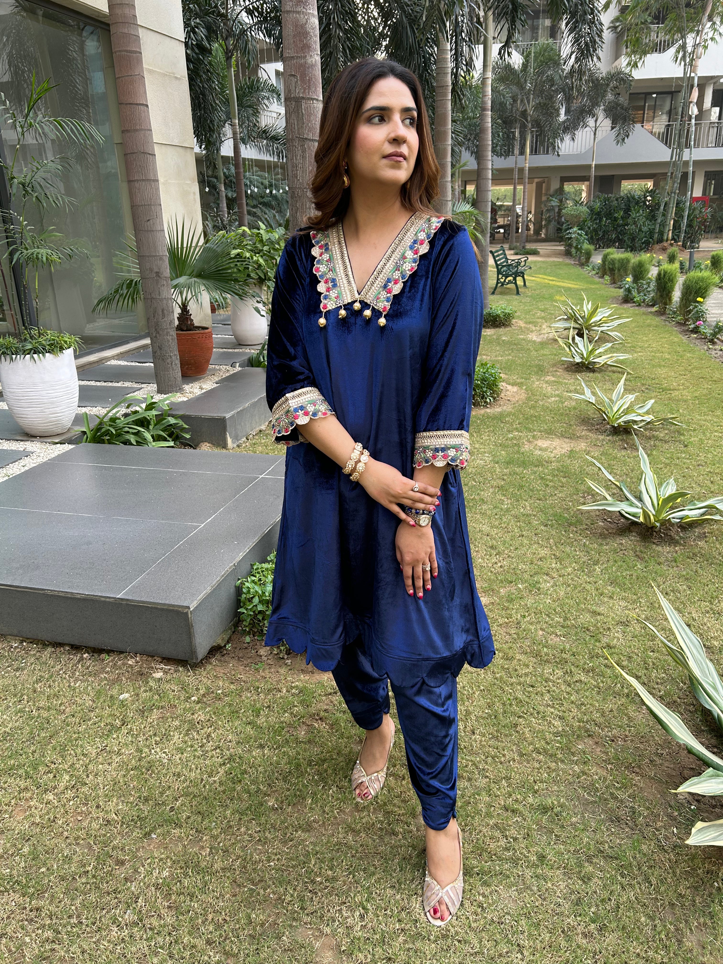 BLUE SILK VELVET SCALLOPED SET