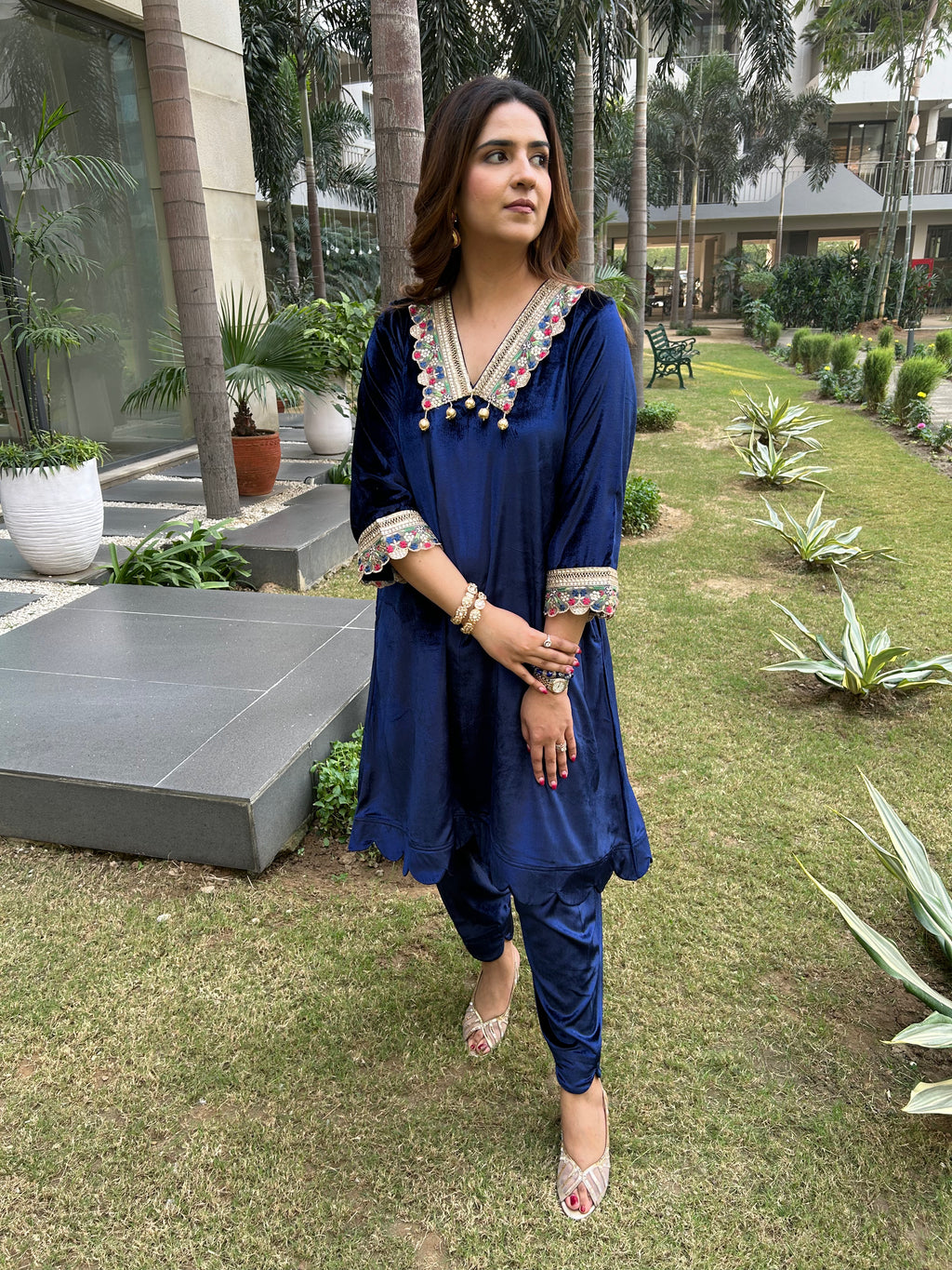 BLUE SILK VELVET SCALLOPED SET