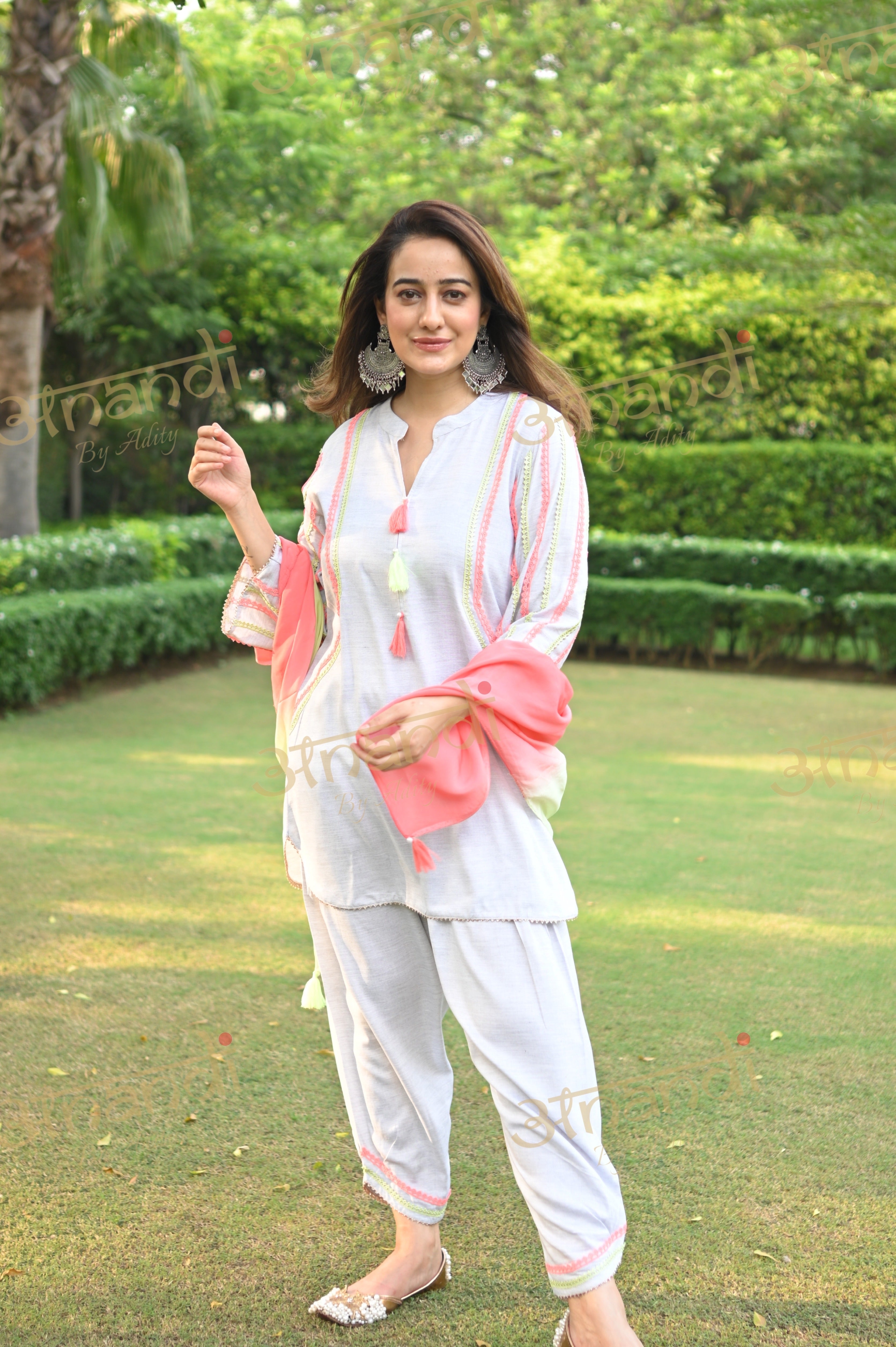 LIGHT GREY SET WITH LACES AND SCARF