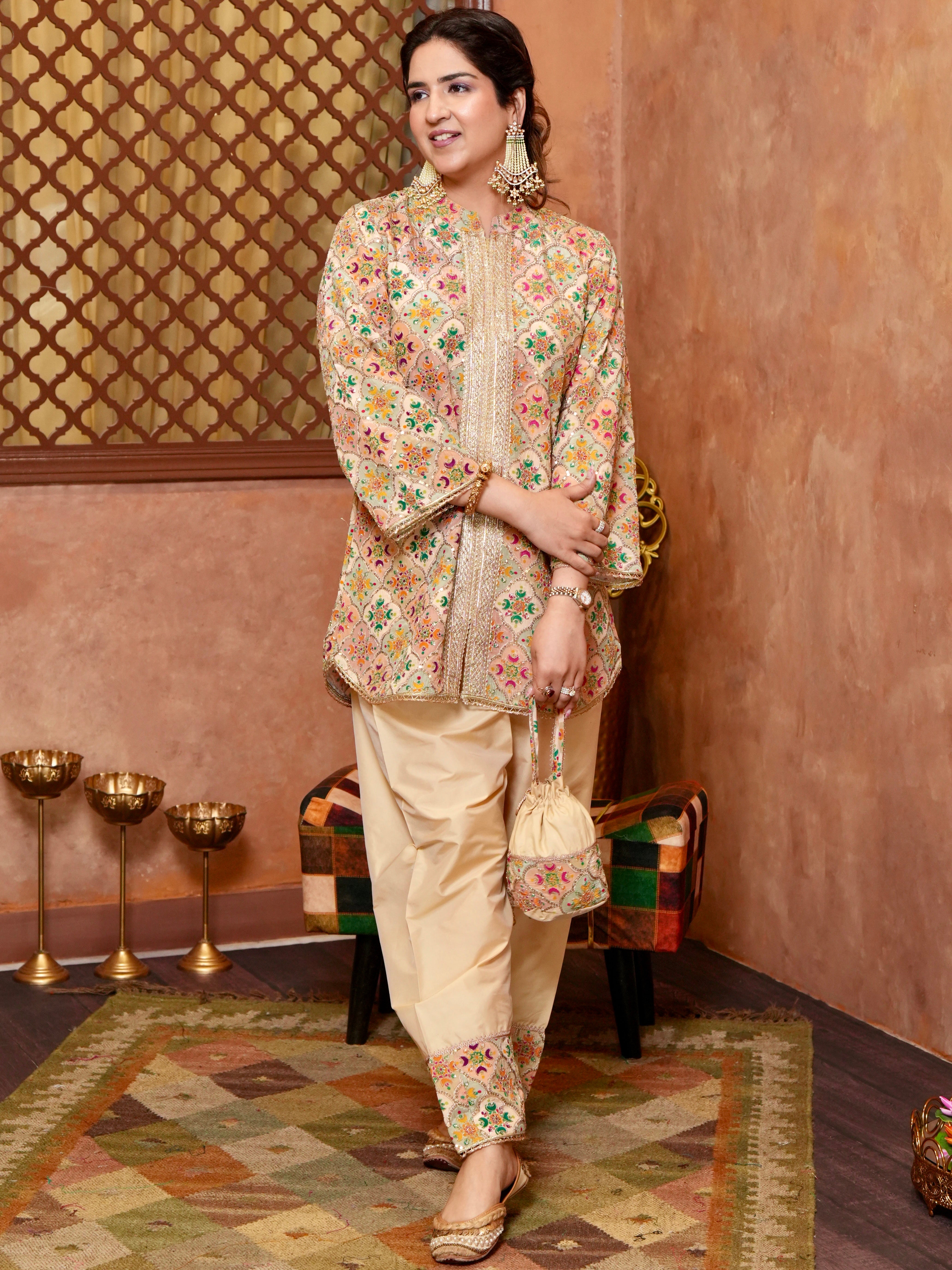 GOLDEN EMBROIDERED SET