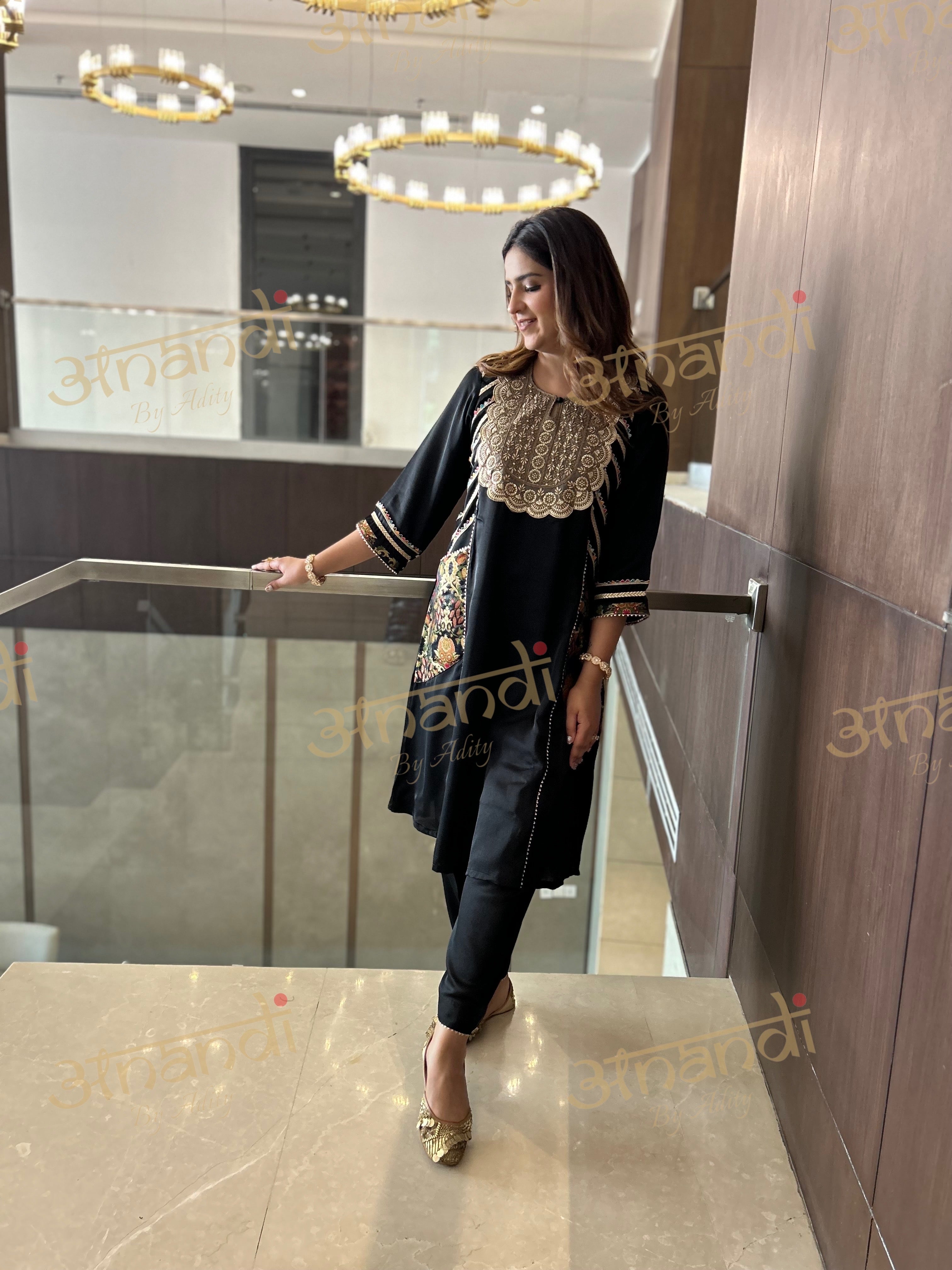 BLACK BROCADE POCKET SET