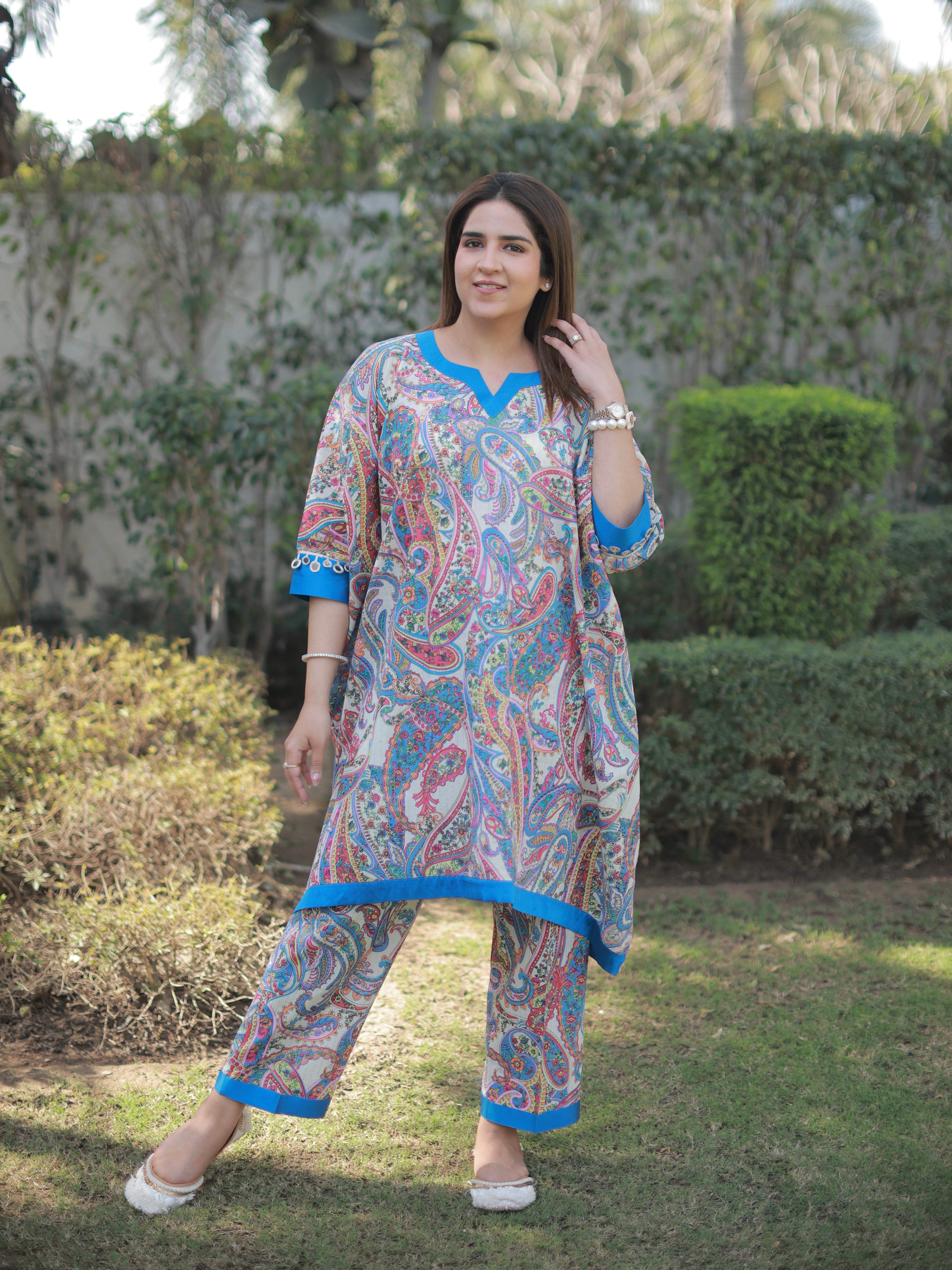 BLUE PAISLEY PRINT CHOGASET