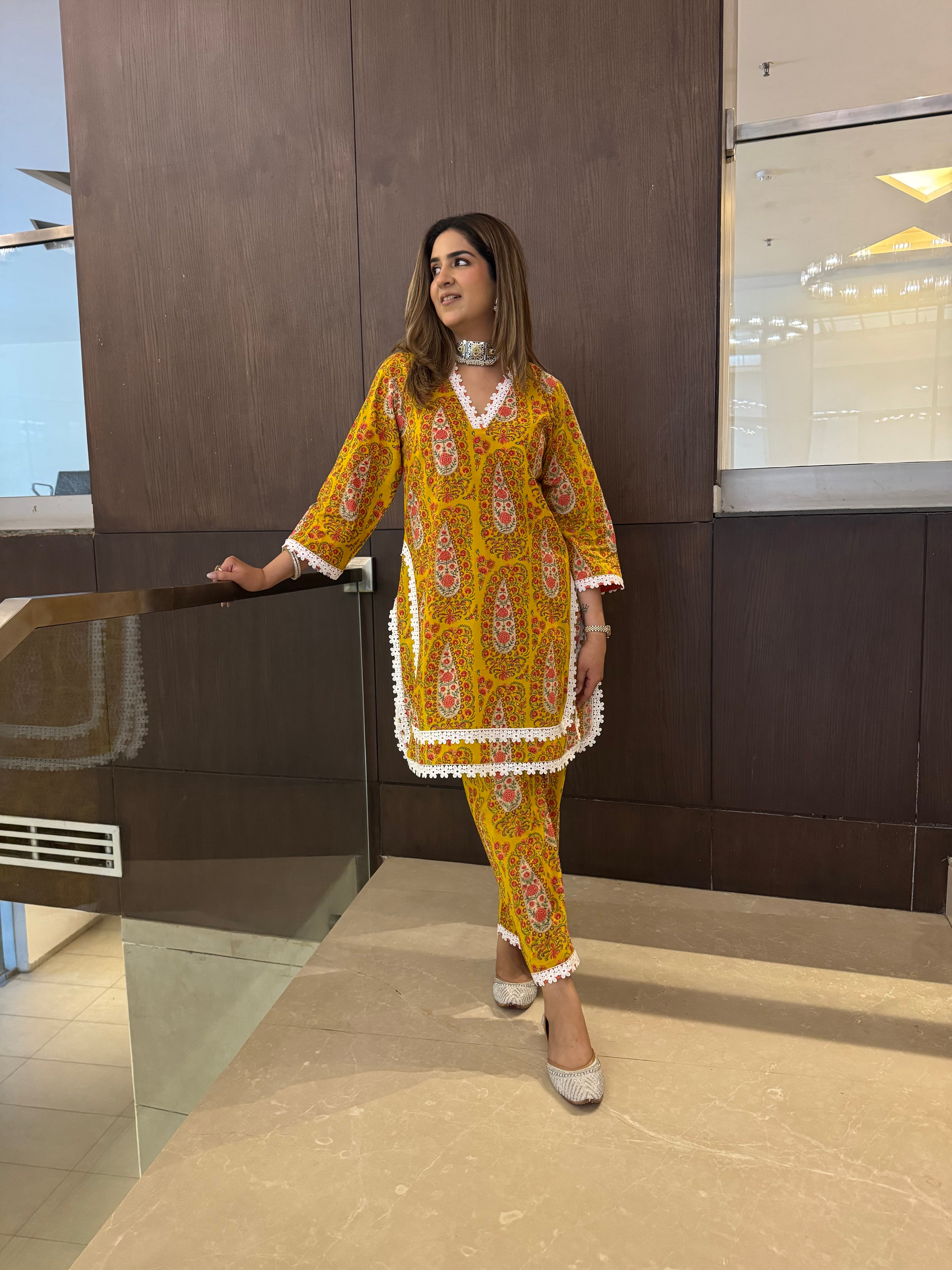YELLOW PAISLEY LACE SET