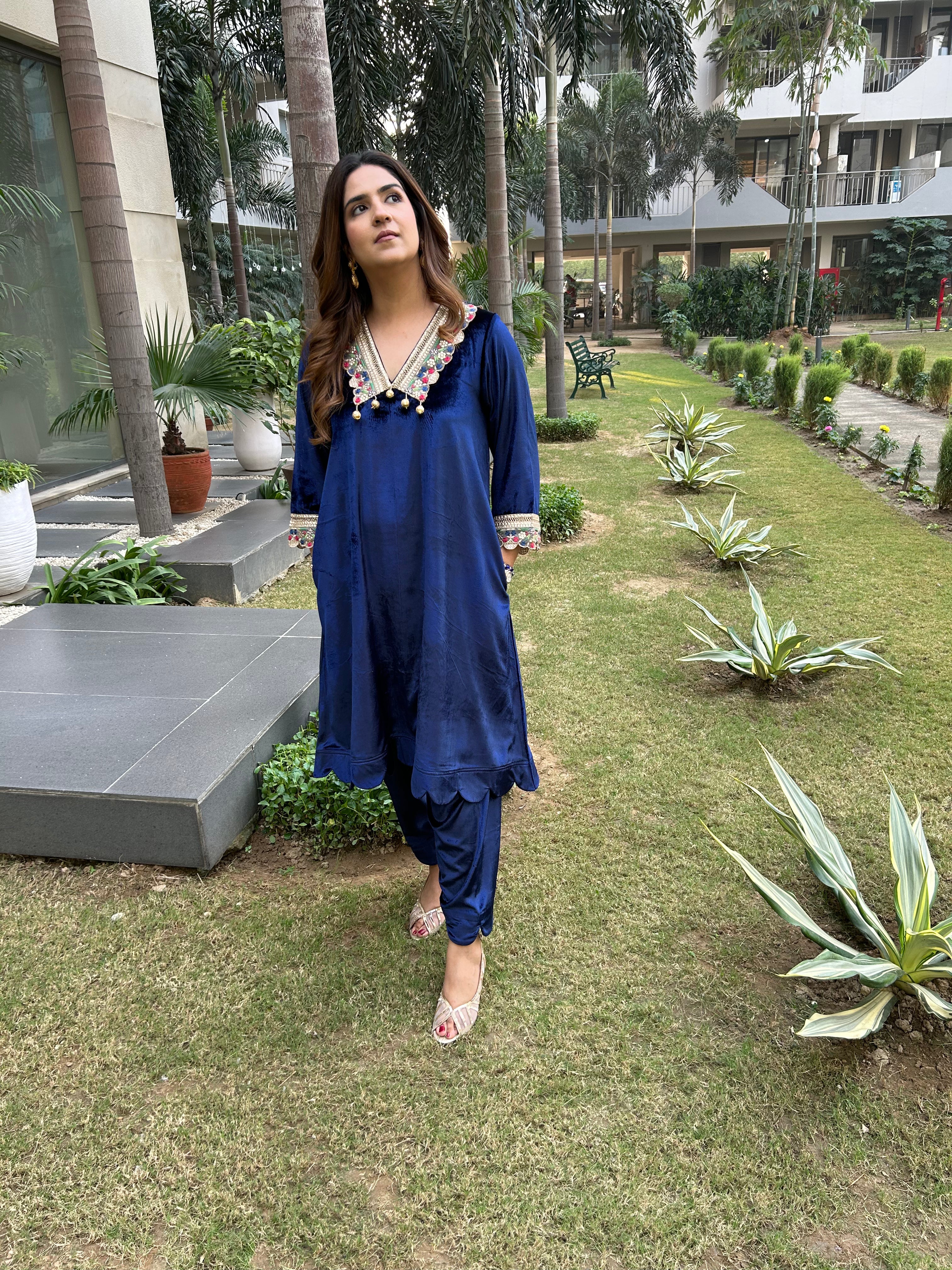 BLUE SILK VELVET SCALLOPED SET