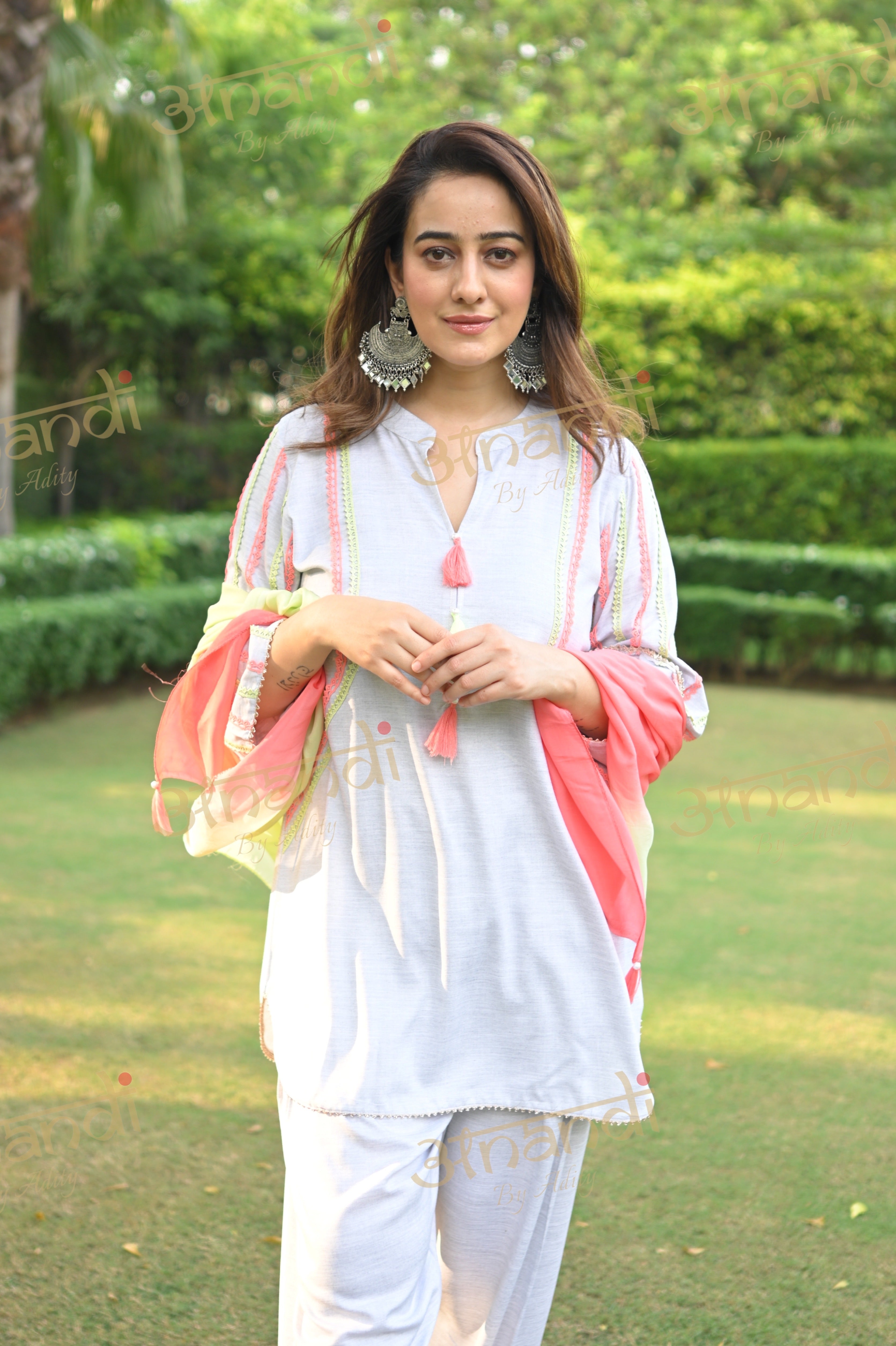 LIGHT GREY SET WITH LACES AND SCARF