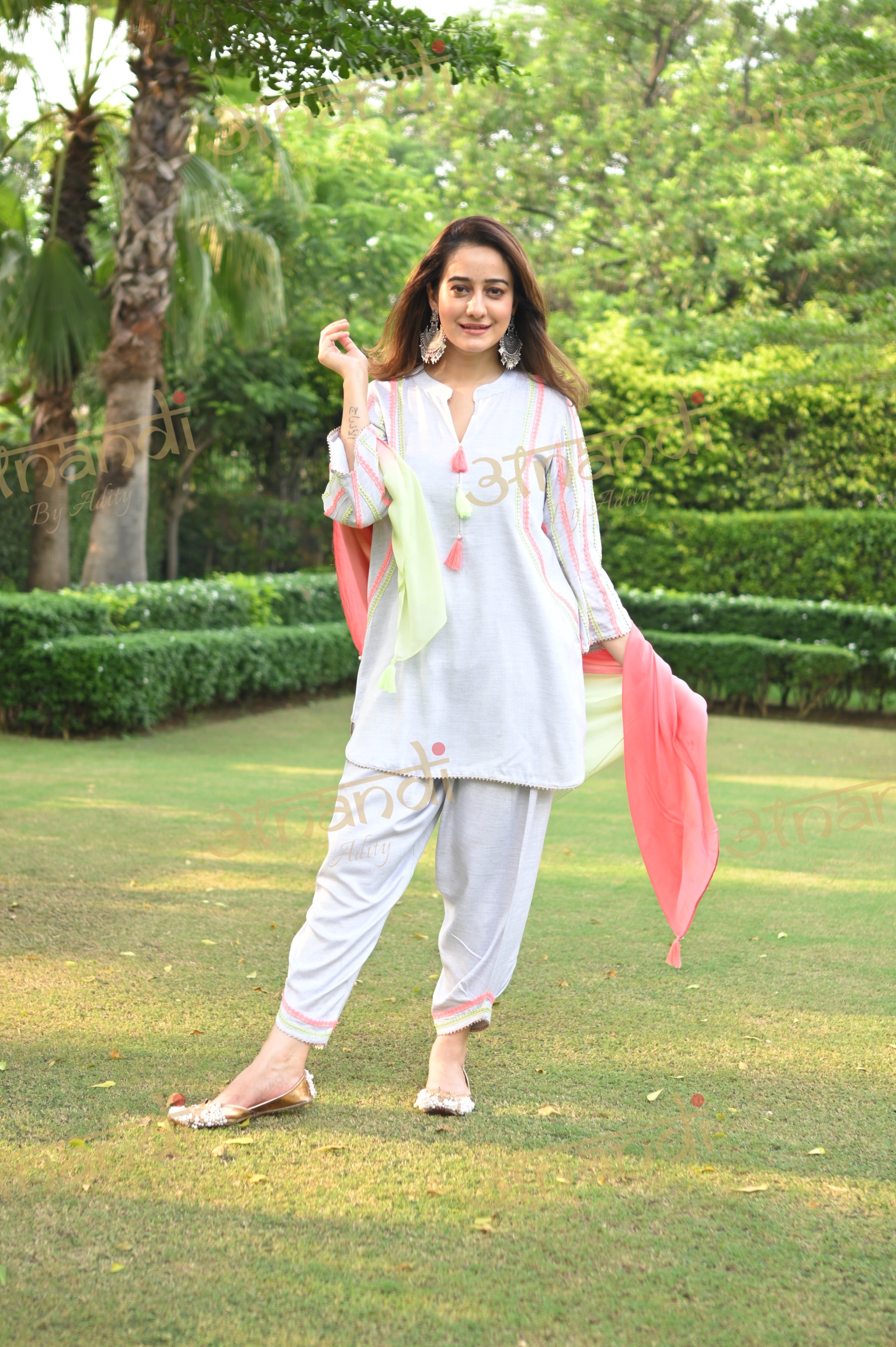 LIGHT GREY SET WITH LACES AND SCARF