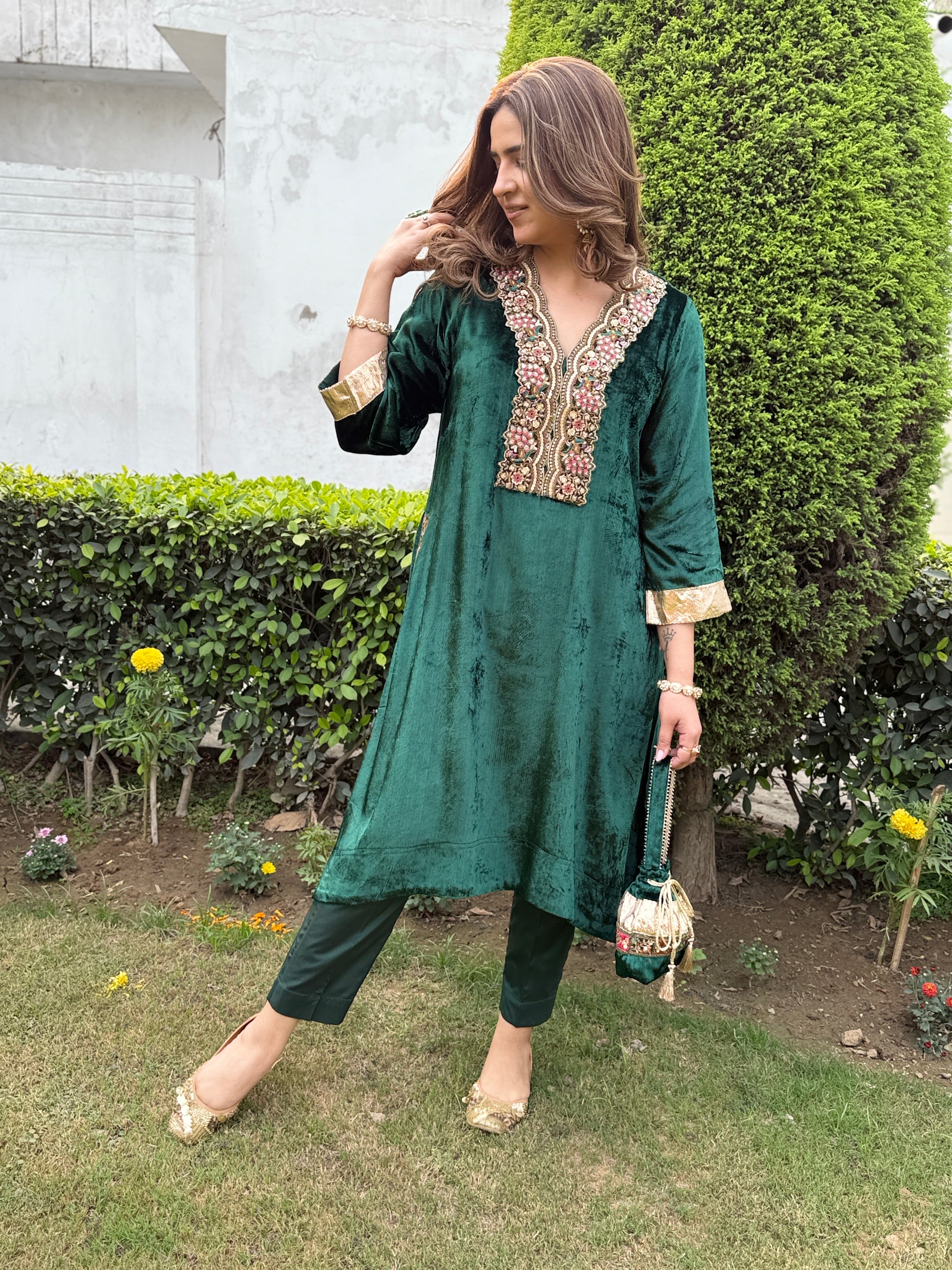 EMERALD GREEN VELVET POTLI SET