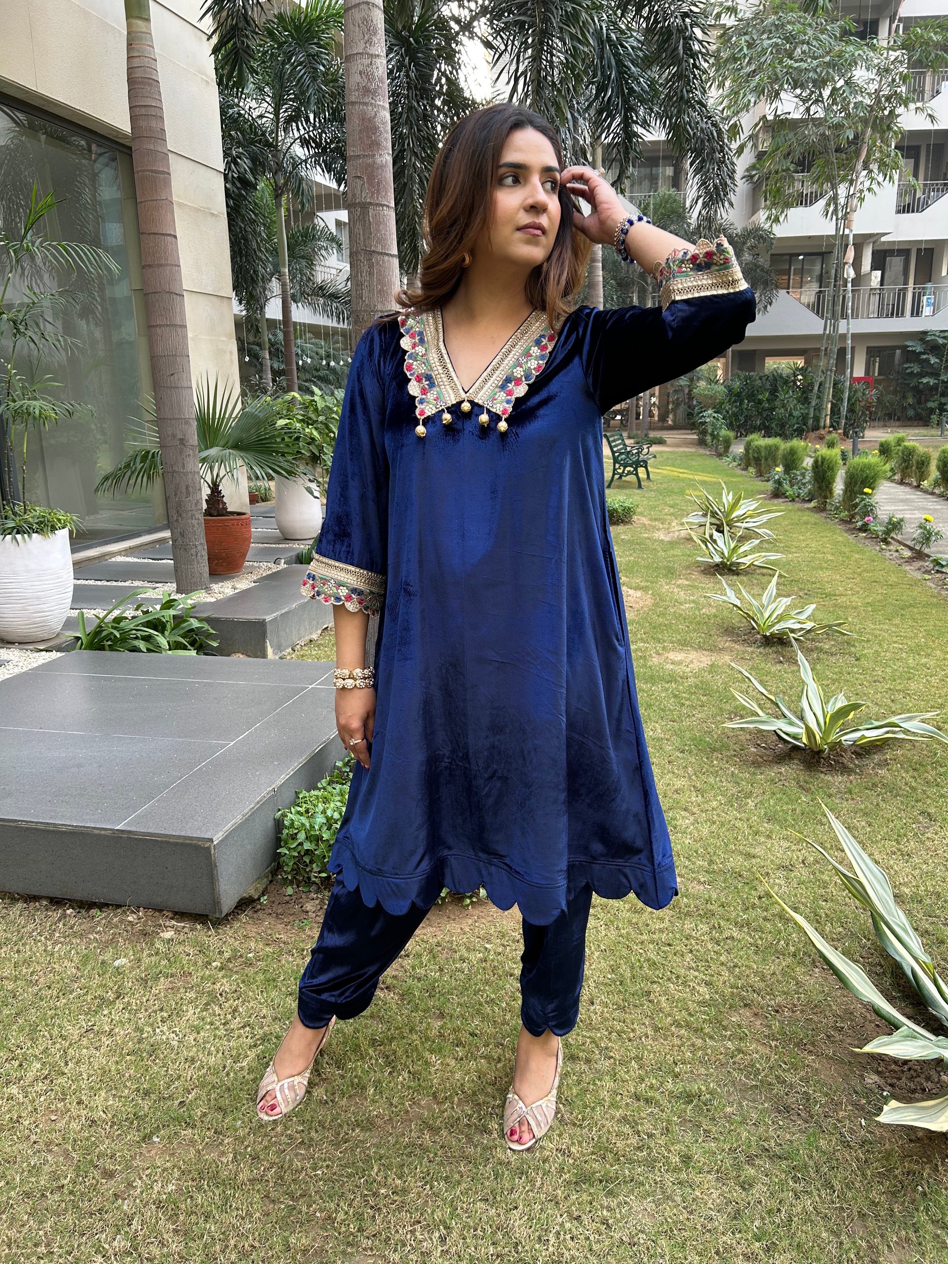 BLUE SILK VELVET SCALLOPED SET