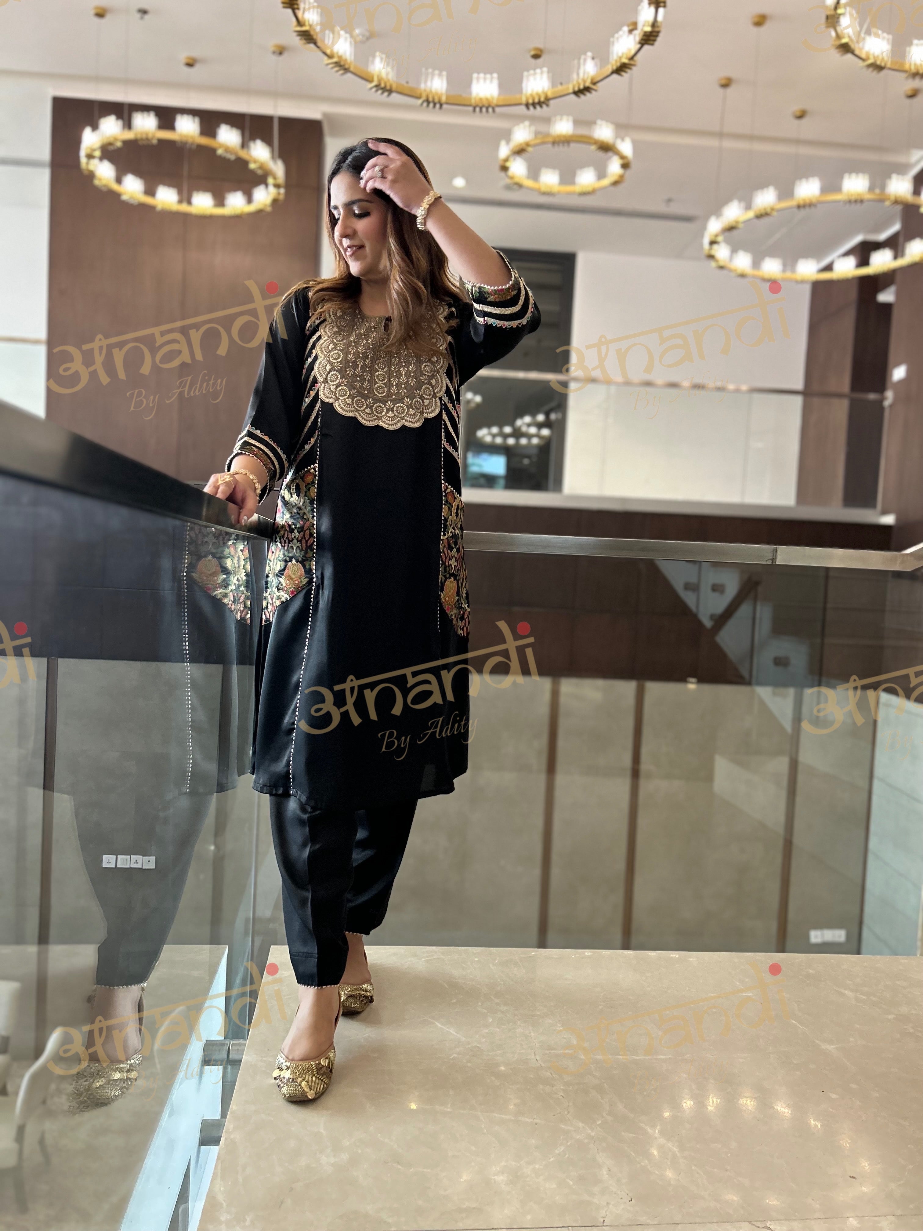 BLACK BROCADE POCKET SET