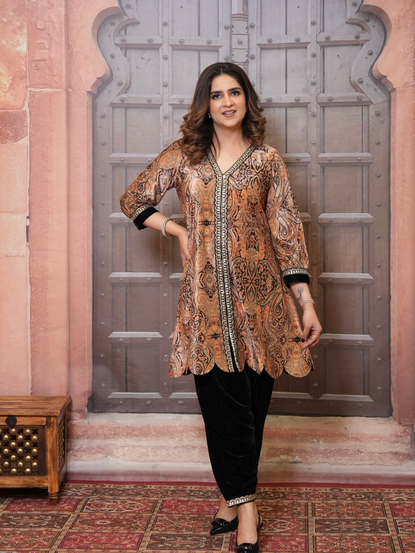 BLACK VELVET PAISLEY